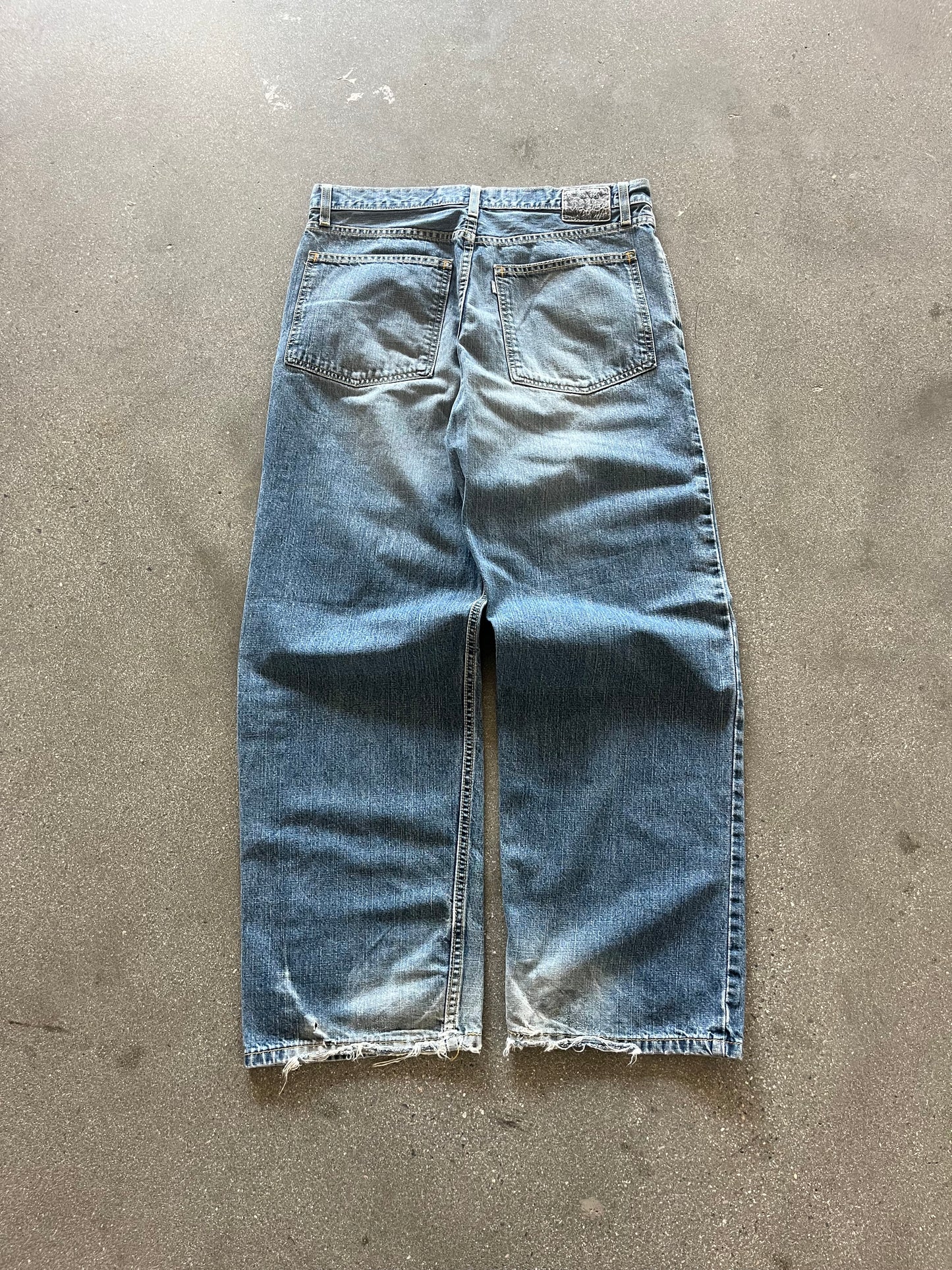 2000’S LIGHT WASH LOOSE LEVI’S SILVERTABS - 34