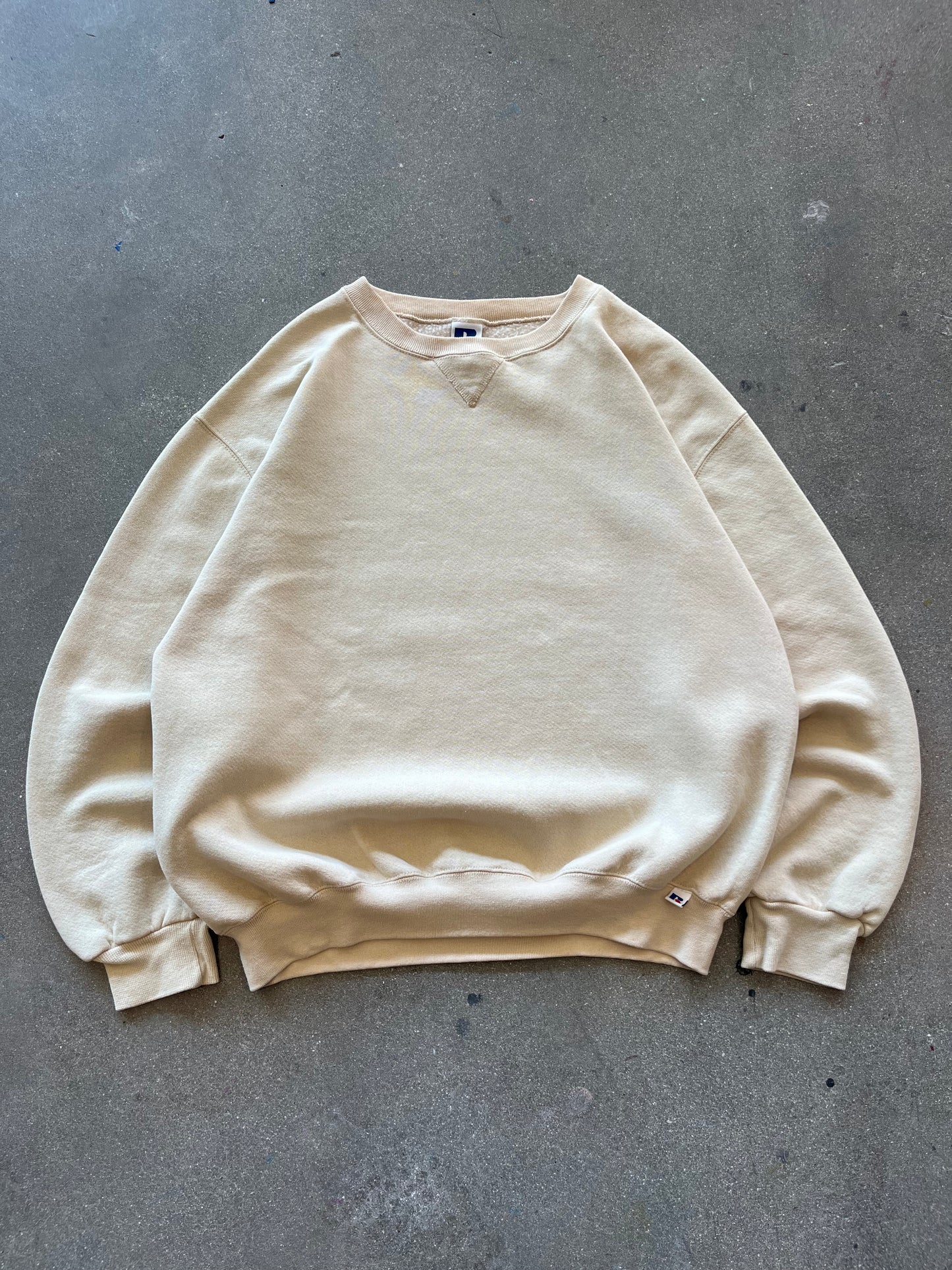 90’S WALNUT CREAM RUSSELL ATHLETIC CREWNECK - BOXY L