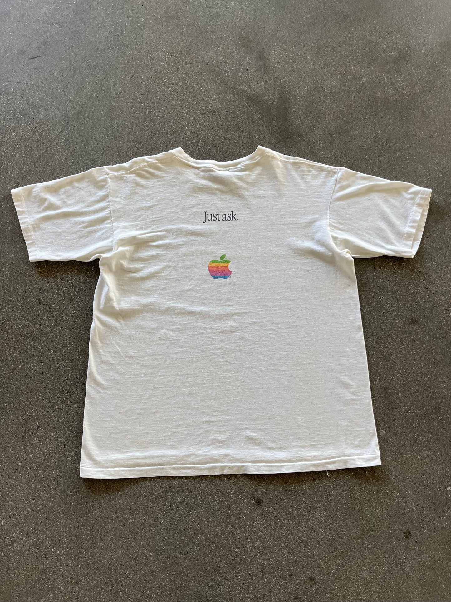 90’S “WHY DO PEOPLE LOVE MACINTOSH?” APPLE TEE - L