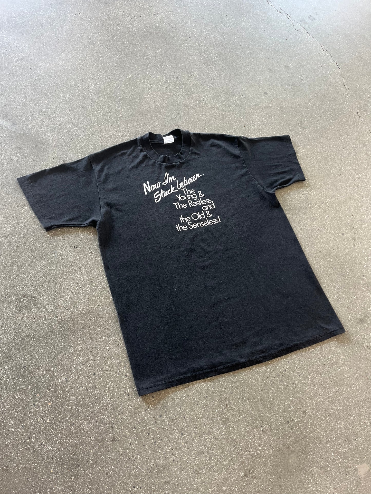 90’S “NOW I’M STUCK BETWEEN…” TEE - L