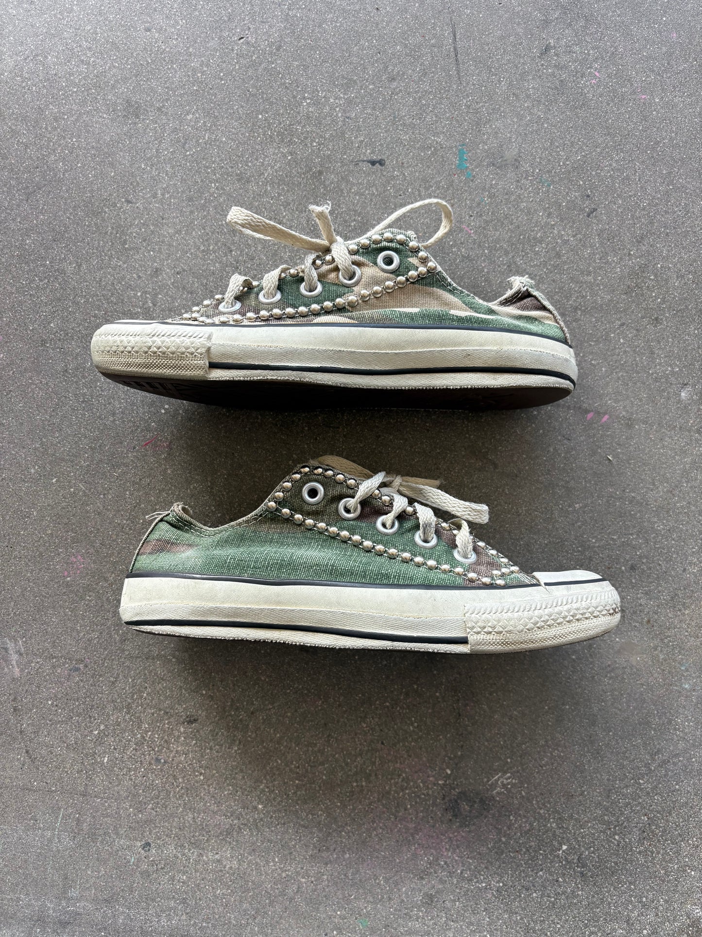 miUSA 90’S LOW TOP STUDDED CAMO CONVERSE - 3.5 US MENS