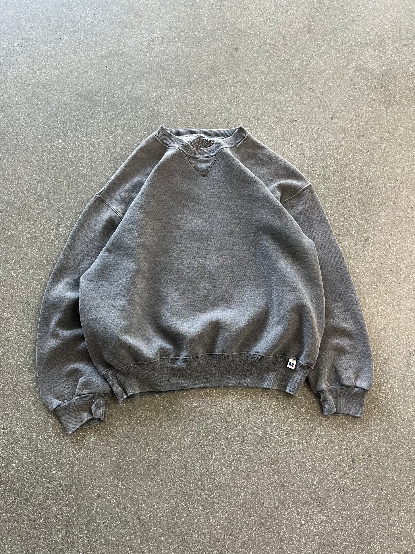 90’S FADED CHARCOAL RUSSELL ATHLETIC CREWNECK - BOXY M/L