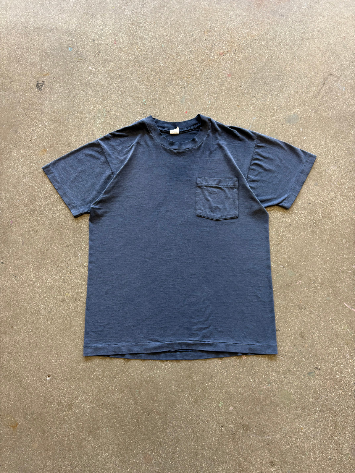 80’S FRUIT OF THE LOOM NAVY BLUE POCKET TEE - M