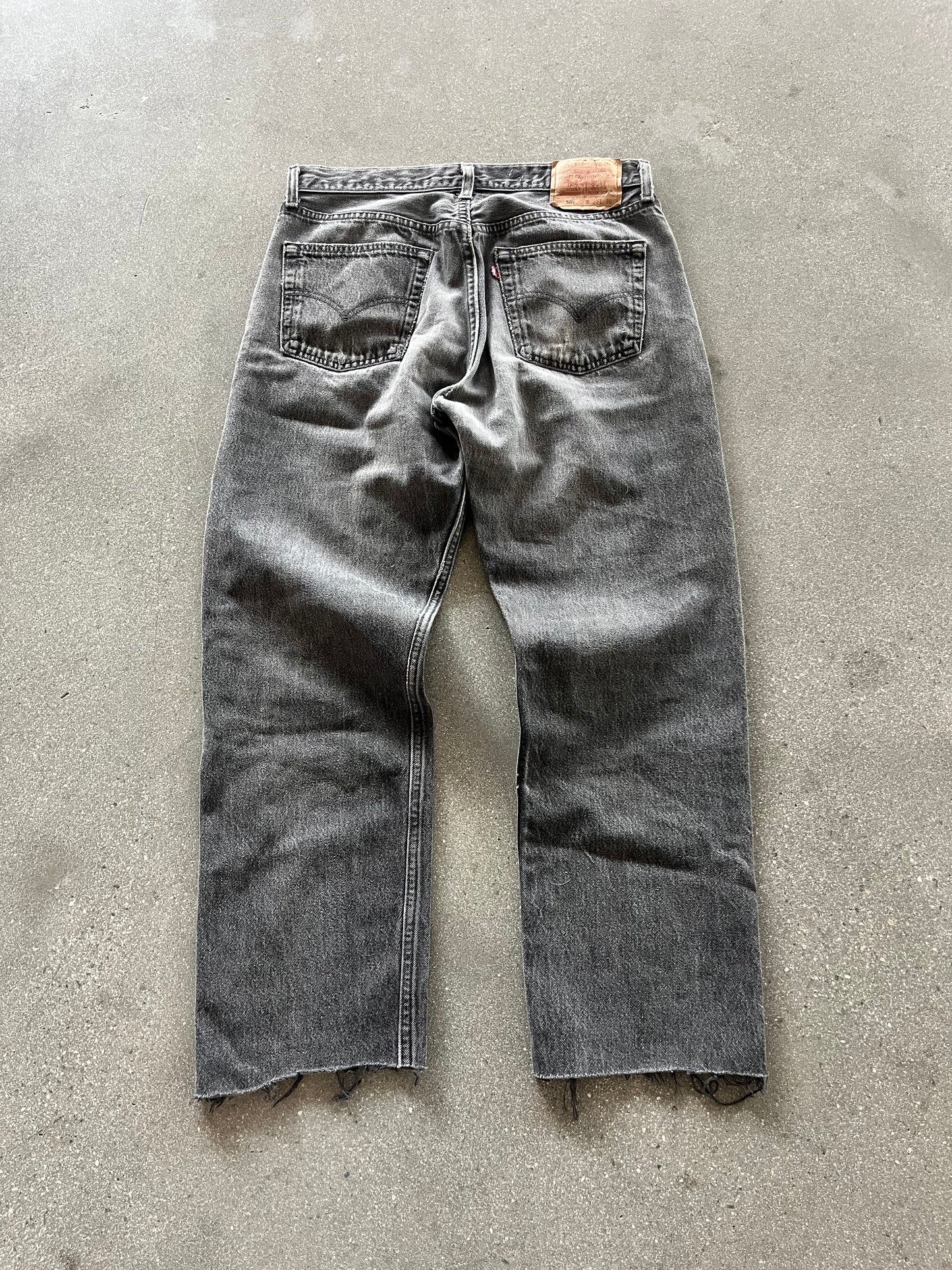 90’S FADED BLACK LEVI’S 501 - 33