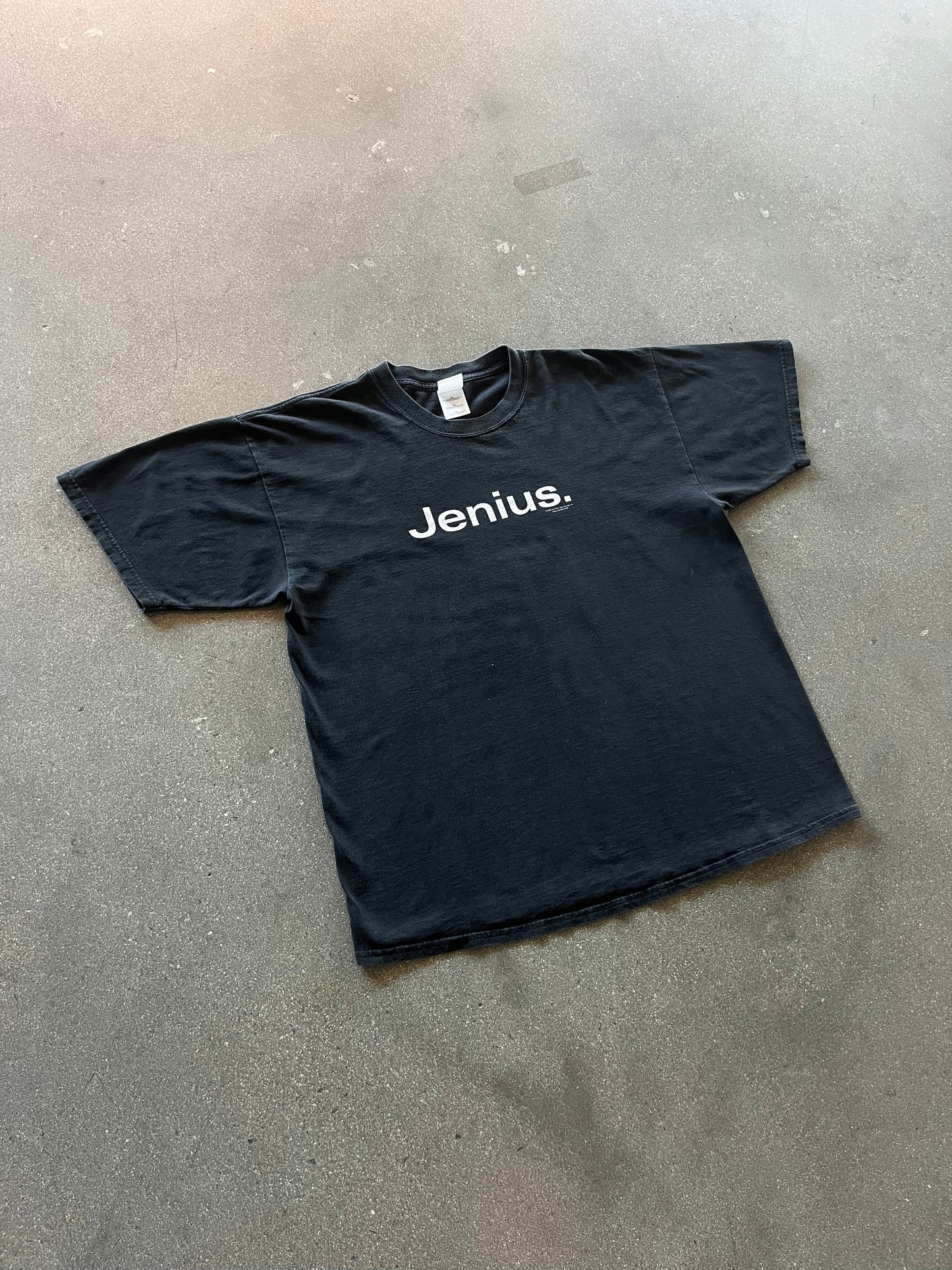 2000’S “JENIUS.” TEE - BOXY L