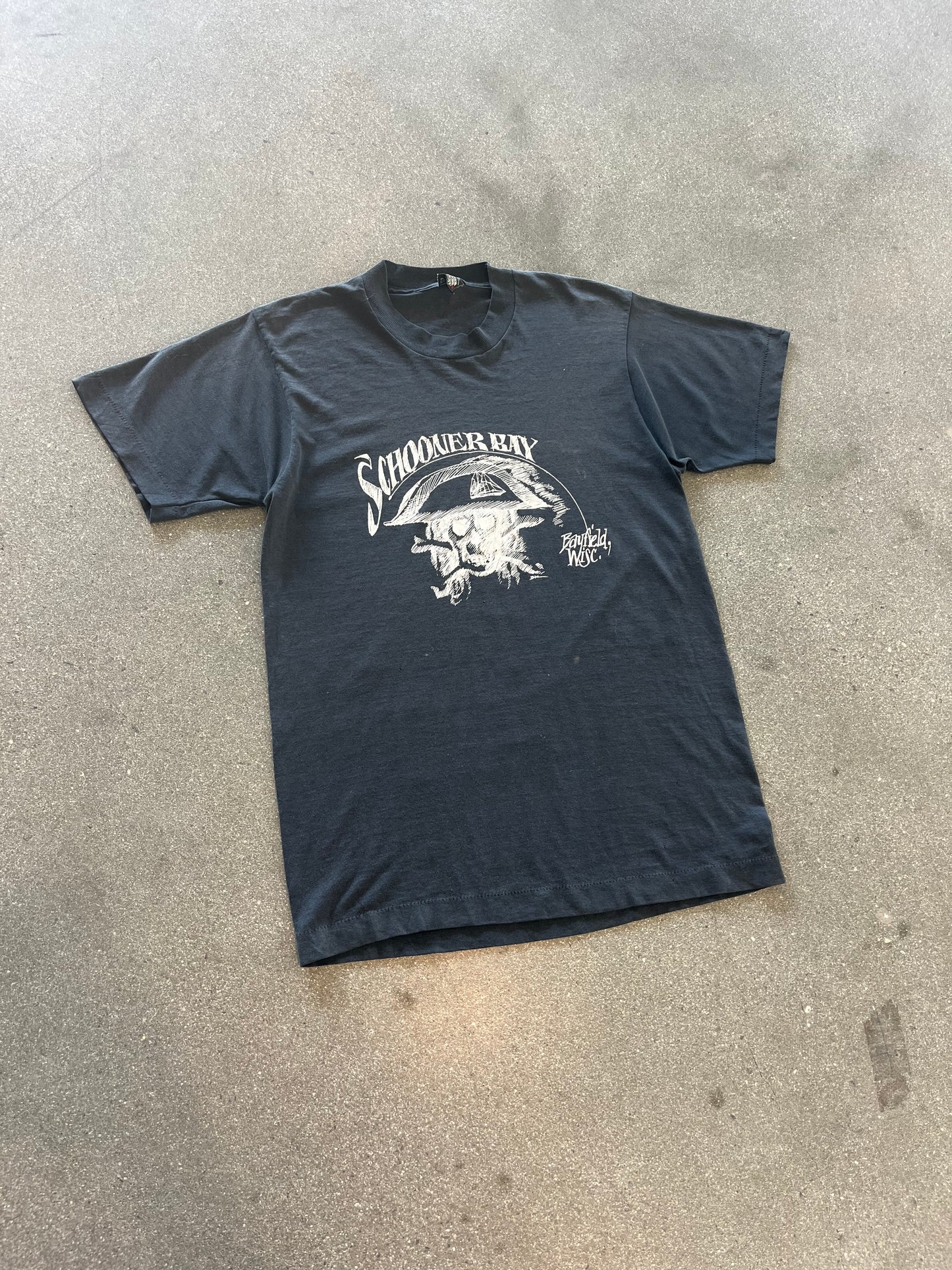 90’S “SCHOONER BAY” SKULL TEE - M