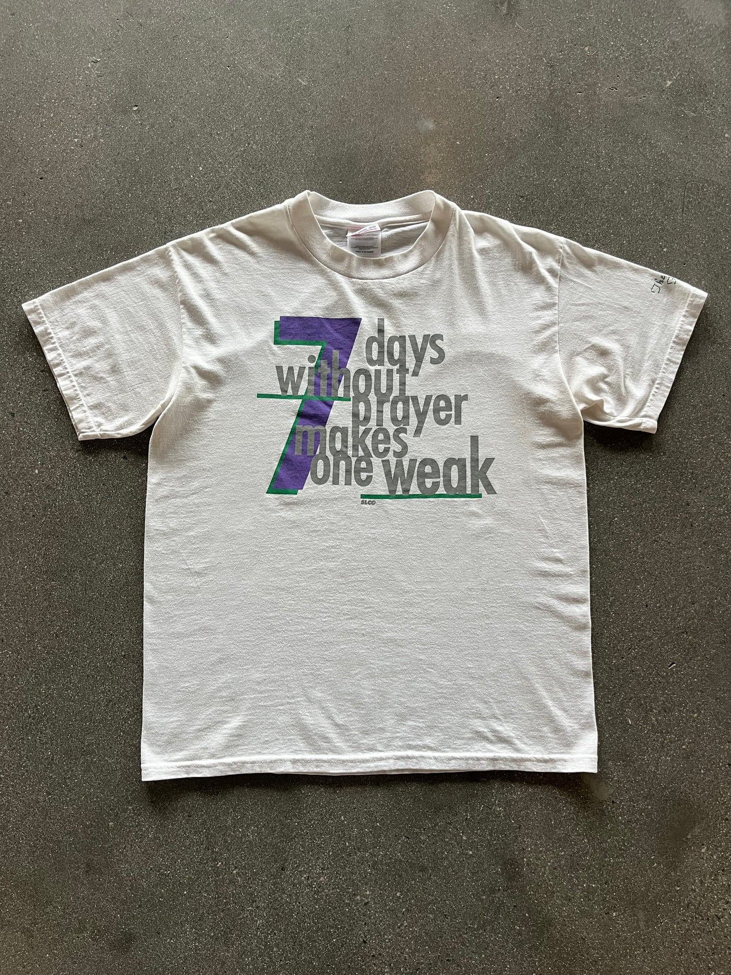 2000’S “7 DAYS WITHOUT PRAYER” TEE - BOXY M/L