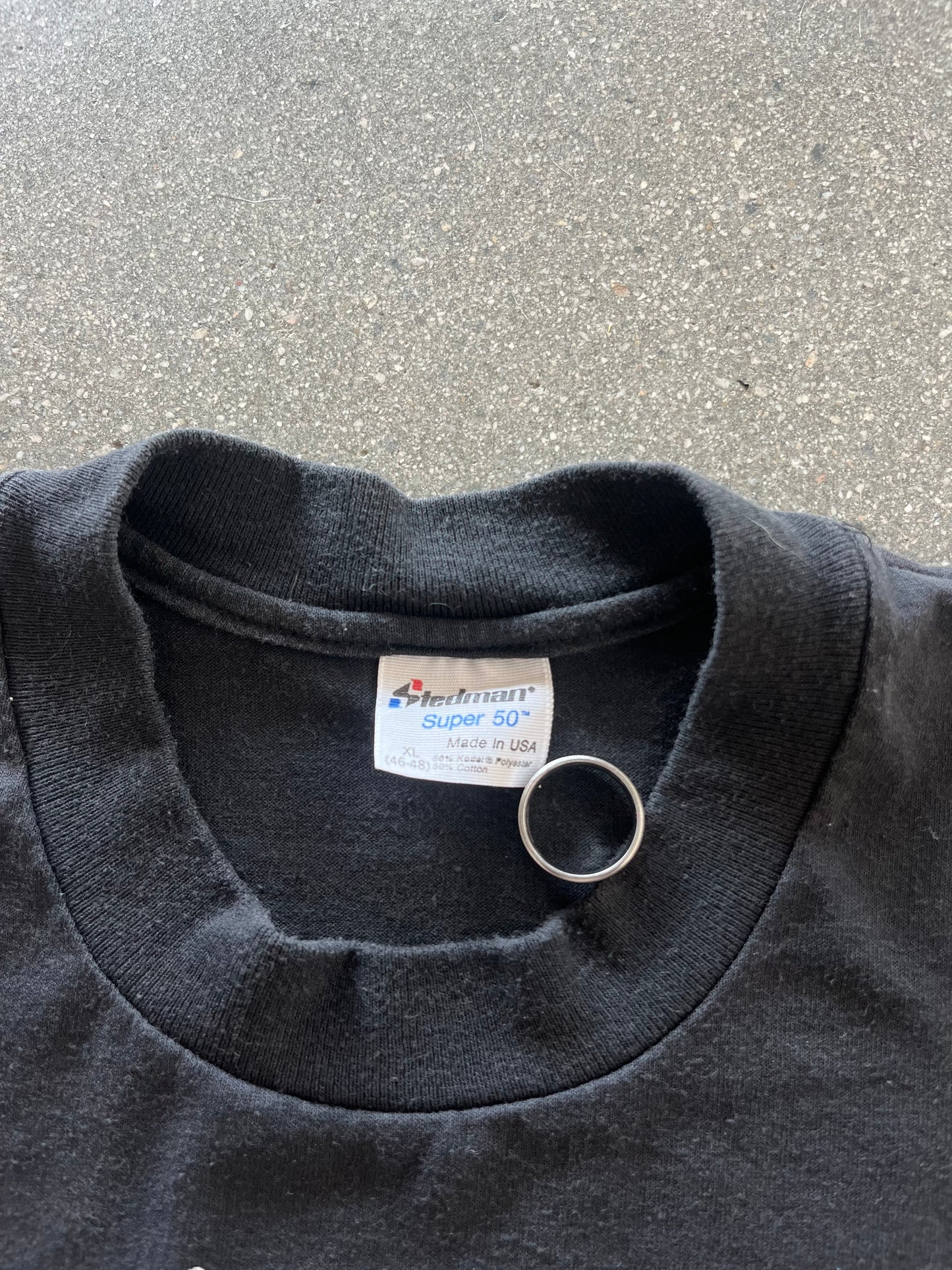 90’S “NOW I’M STUCK BETWEEN…” TEE - L