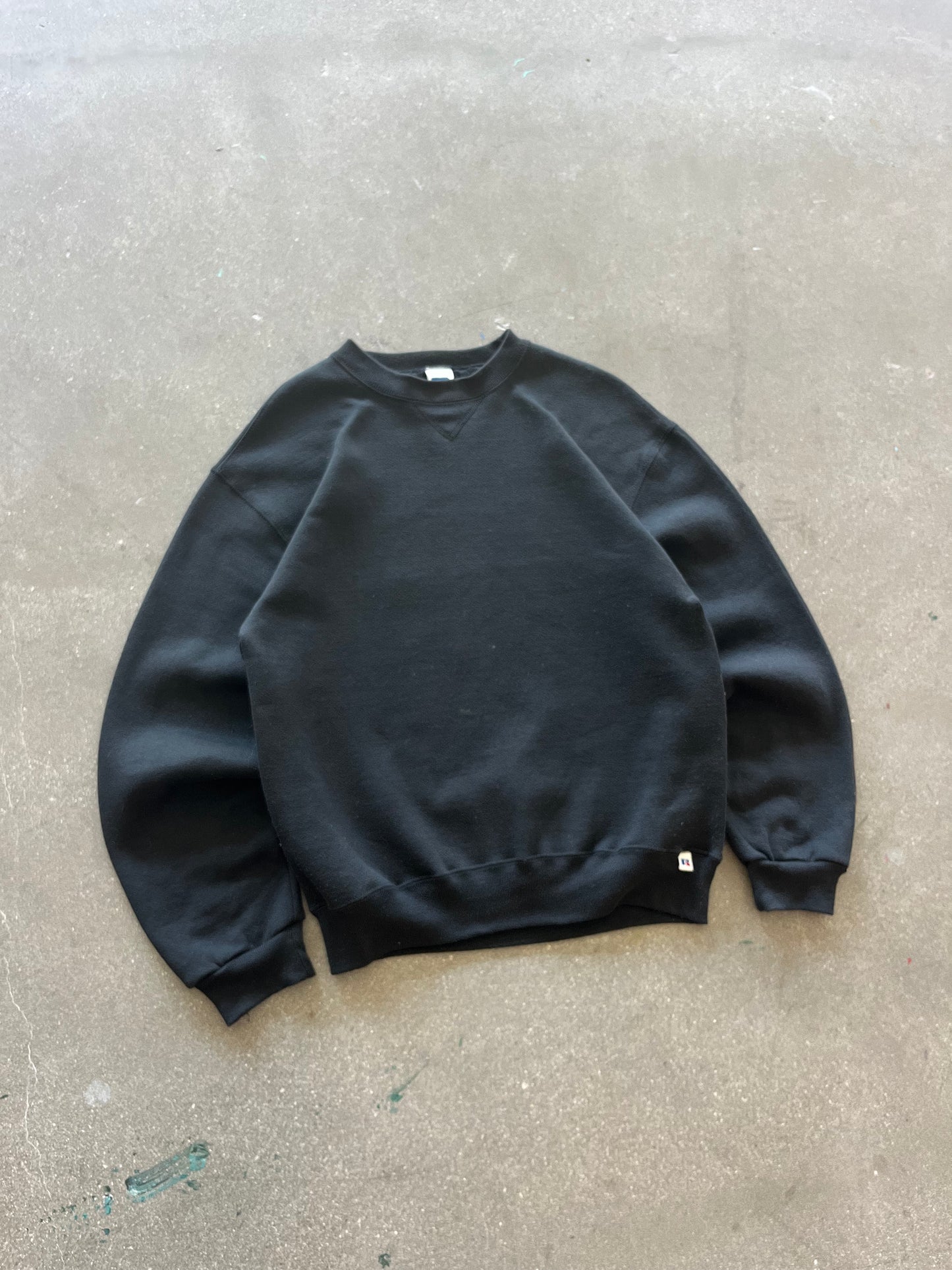 90’S BLACK RUSSELL ATHLETIC CREWNECK - BOXY M