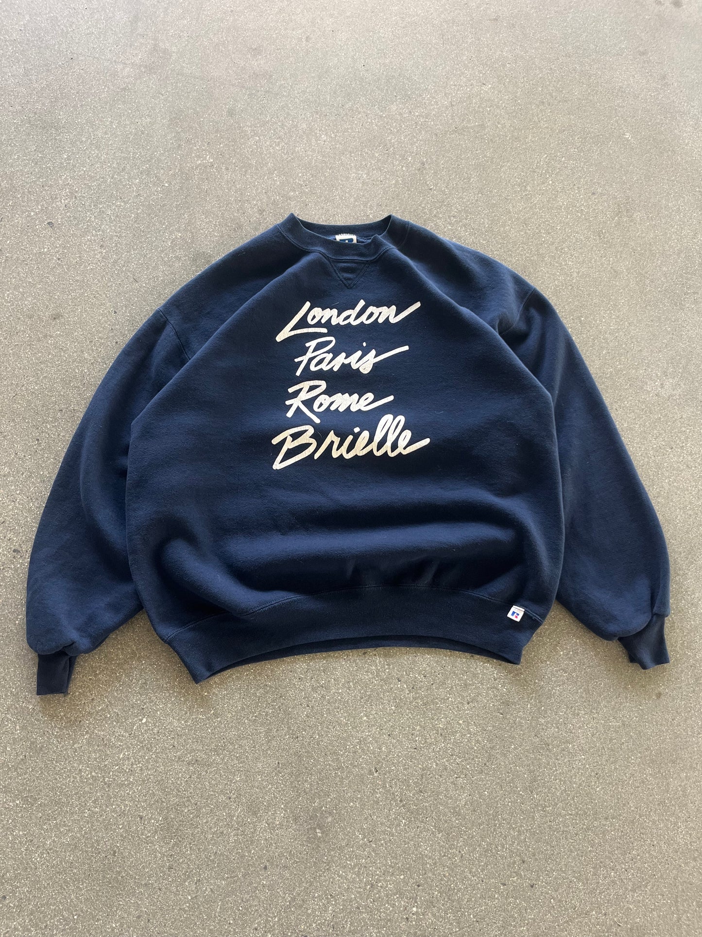90’S RUSSELL ATHLETIC “LONDON PARIS ROME BRIELLE” CREWNECK - BOXY L