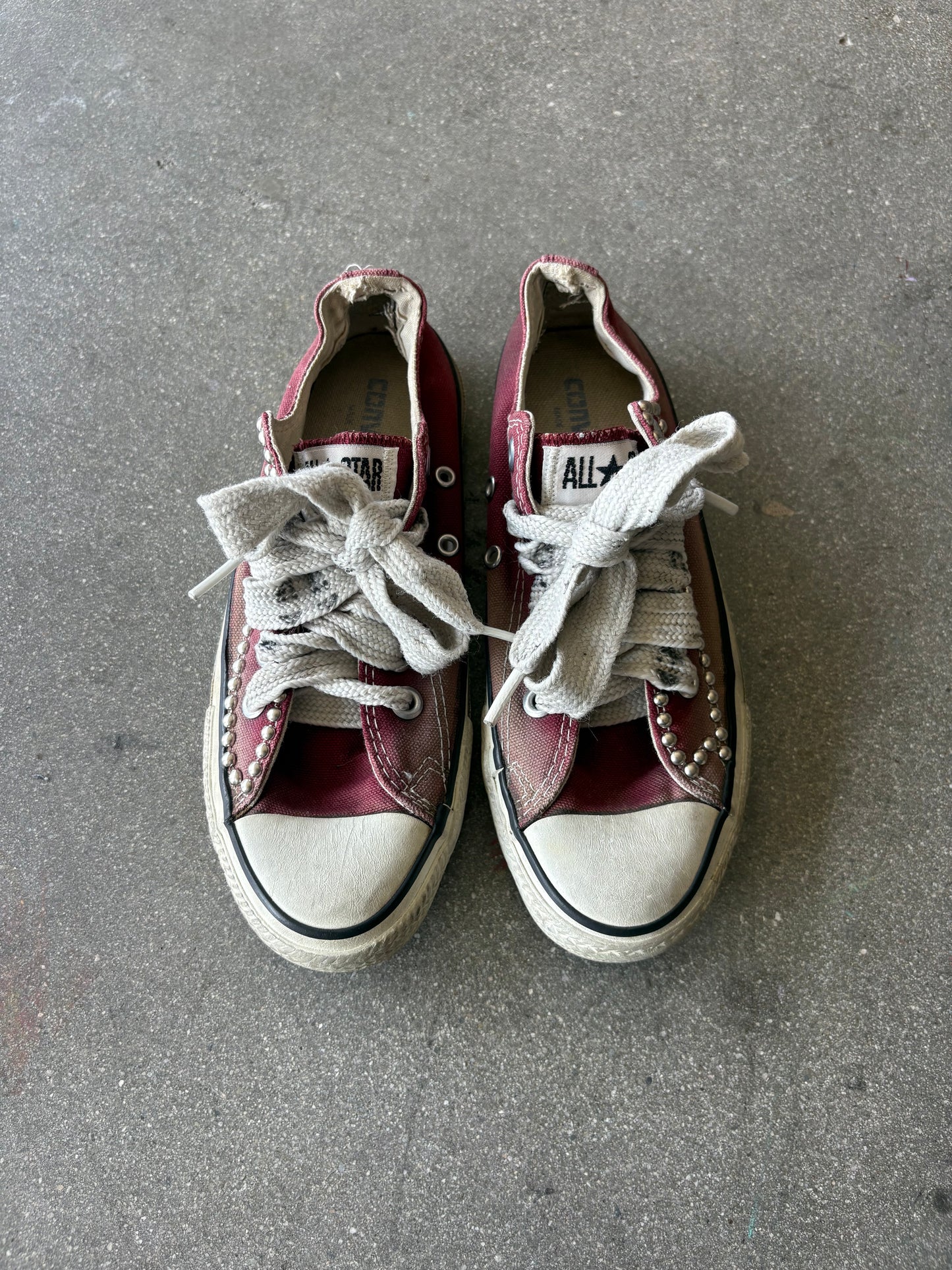 miUSA 90’S LOW TOP STUDDED SUNBURNT MAROON CONVERSE - 4.5 US MENS