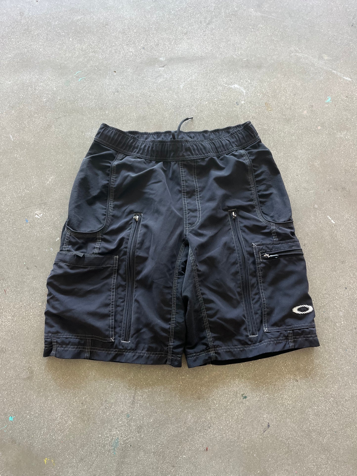 90’S JET BLACK OAKLEY TACTICAL ZIP SHORTS - L