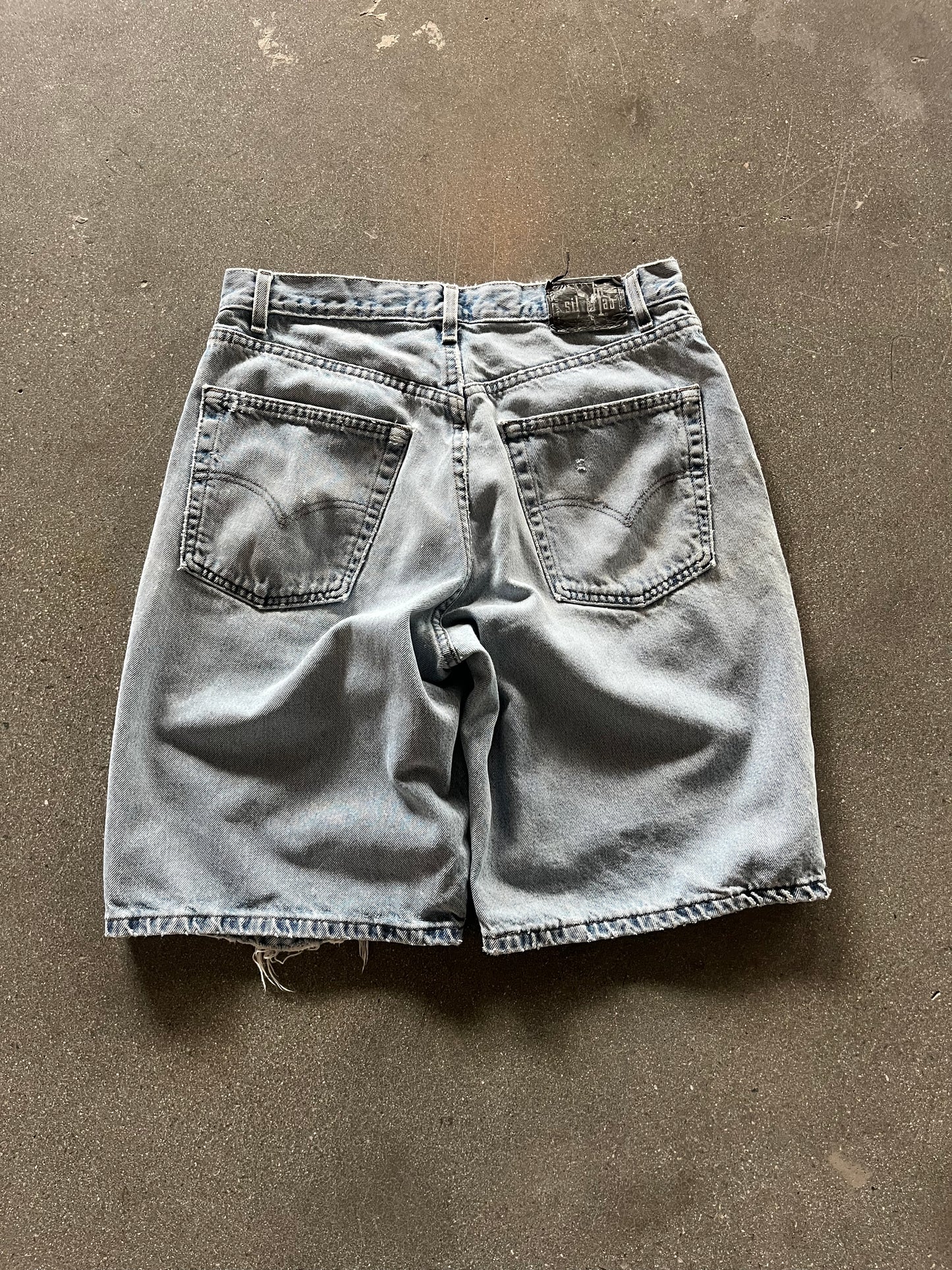 90’S BAGGY LEVI’S SILVERTAB LIGHT WASH JORTS - 33
