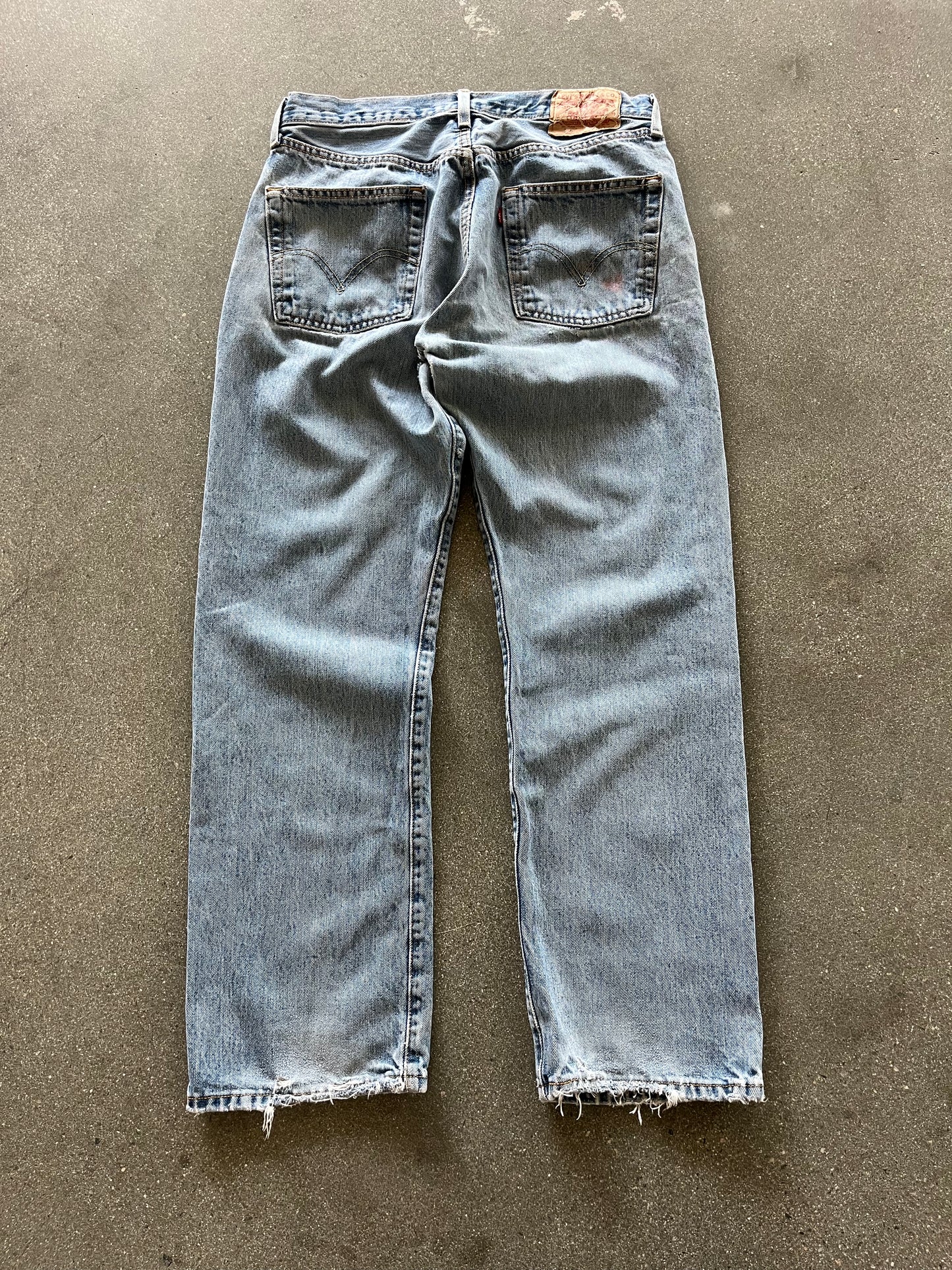 90’S LIGHT WASHED 501 LEVI’S - 32