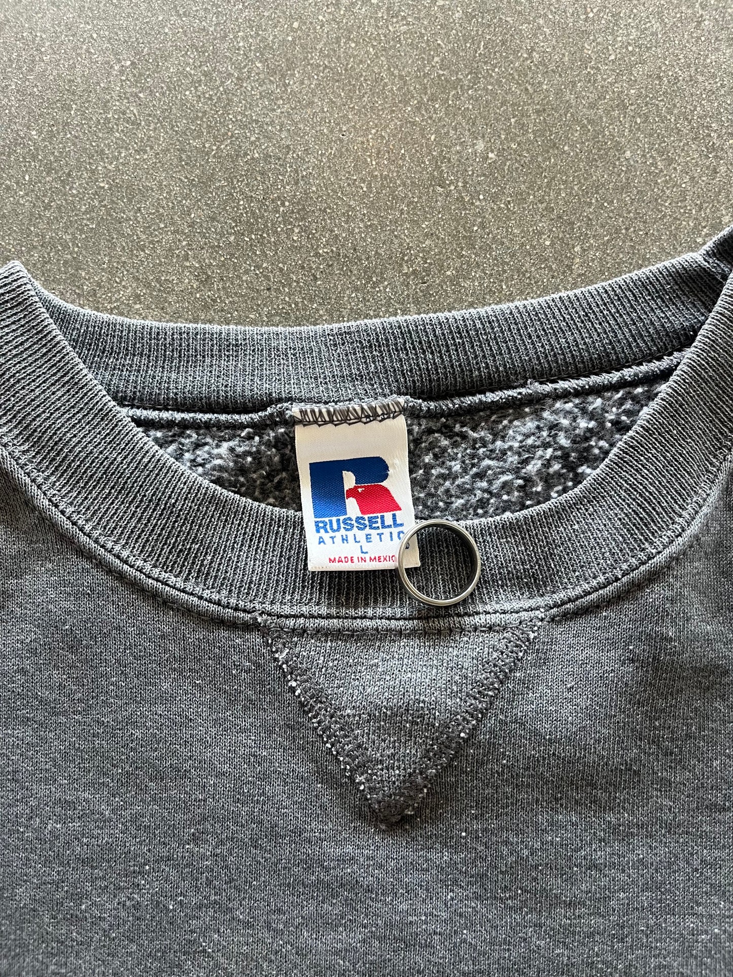 90’S CHARCOAL GRAY RUSSELL ATHLETIC CREWNECK - BOXY L