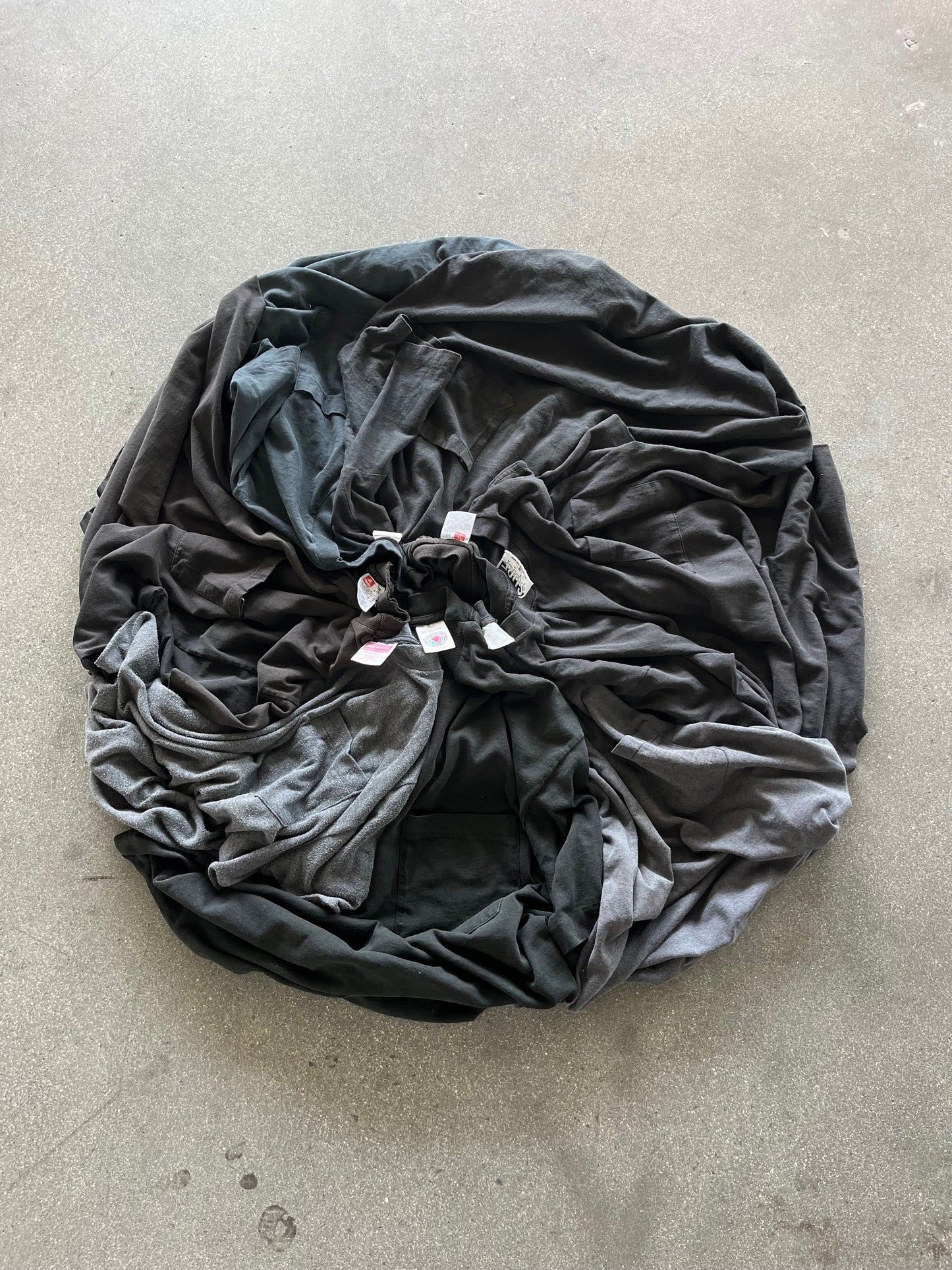 90’S V2 BLACK & CHARCOAL POCKET TEE - 2 PACK