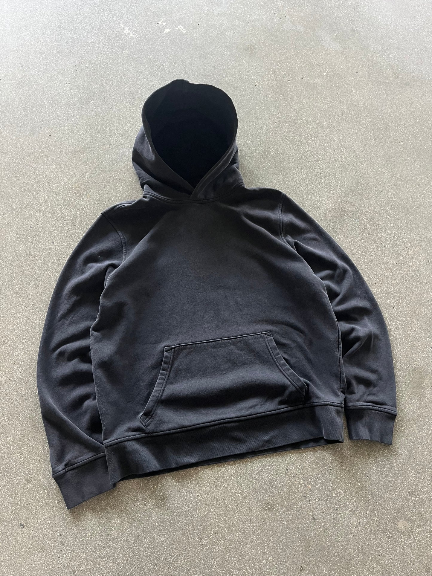 2000’S FADED JET BLACK GAP HOODIE - BOXY M