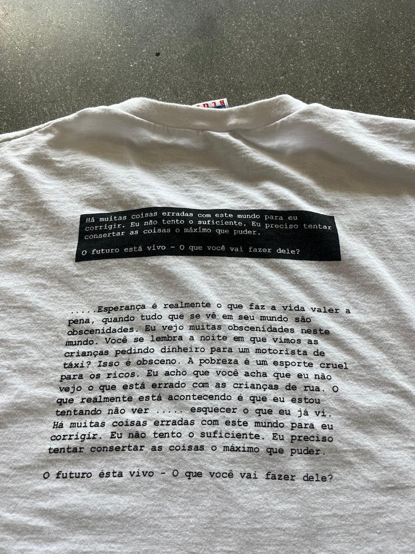 2000’S “THE FUTURE IS ALIVE” HANDS TEE - M