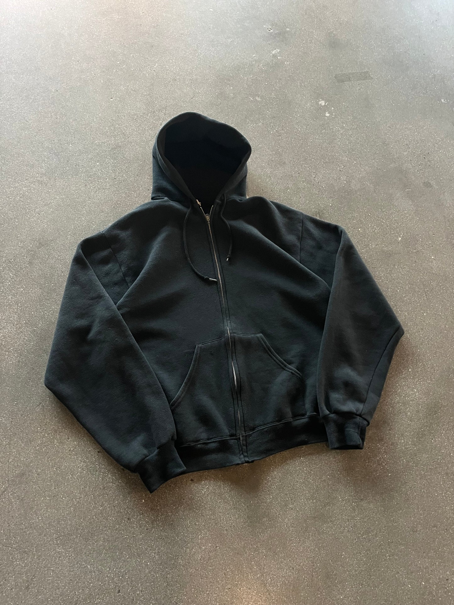 90’S BLACK ZIP UP HOODIE - L
