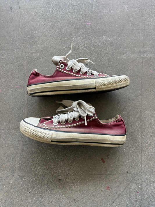 miUSA 90’S LOW TOP STUDDED SUNBURNT MAROON CONVERSE - 4.5 US MENS