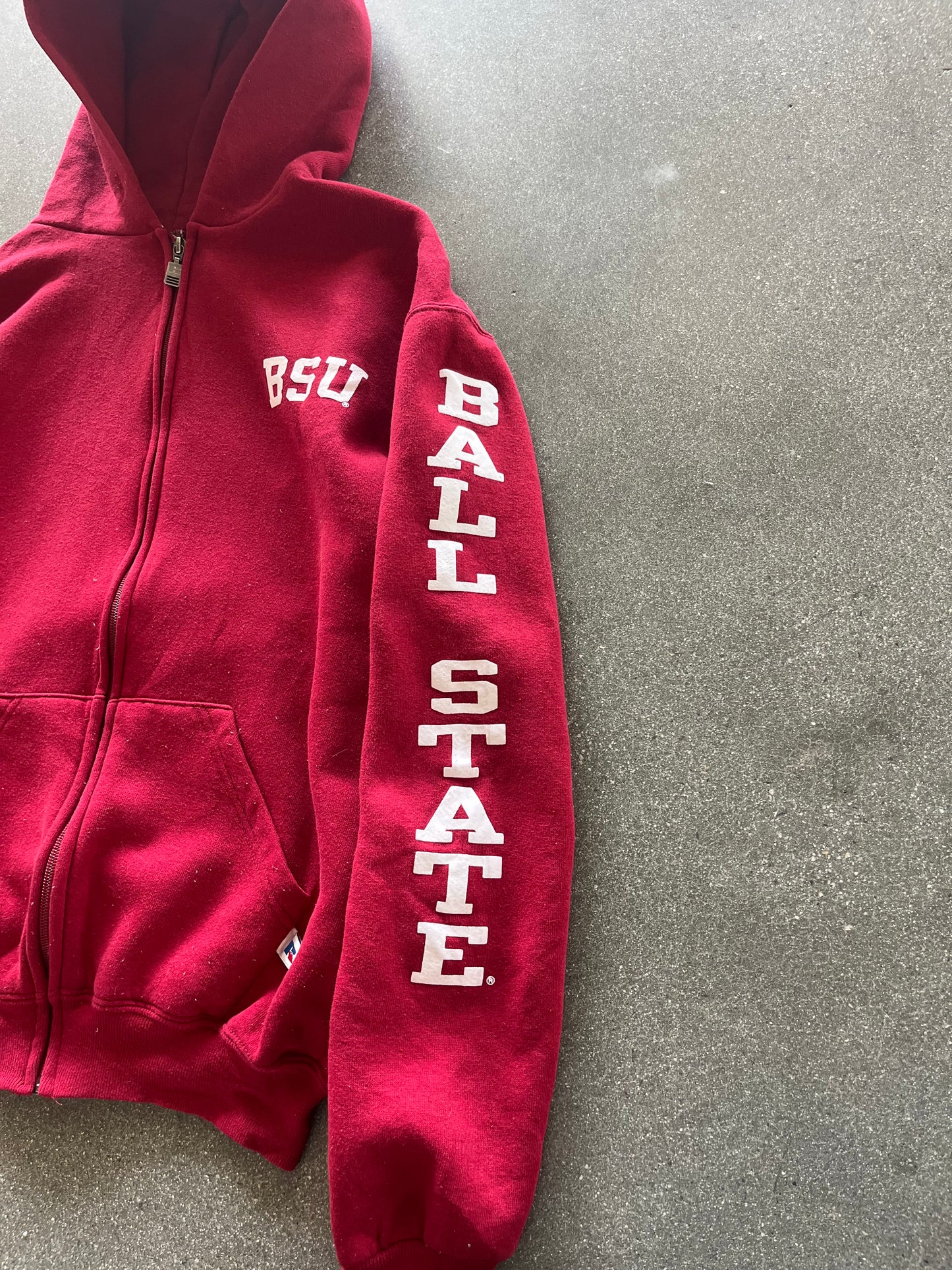 90’S RED “BALL STATE” RUSSELL ATHLETIC ZIP UP HOODIE - BOXY M