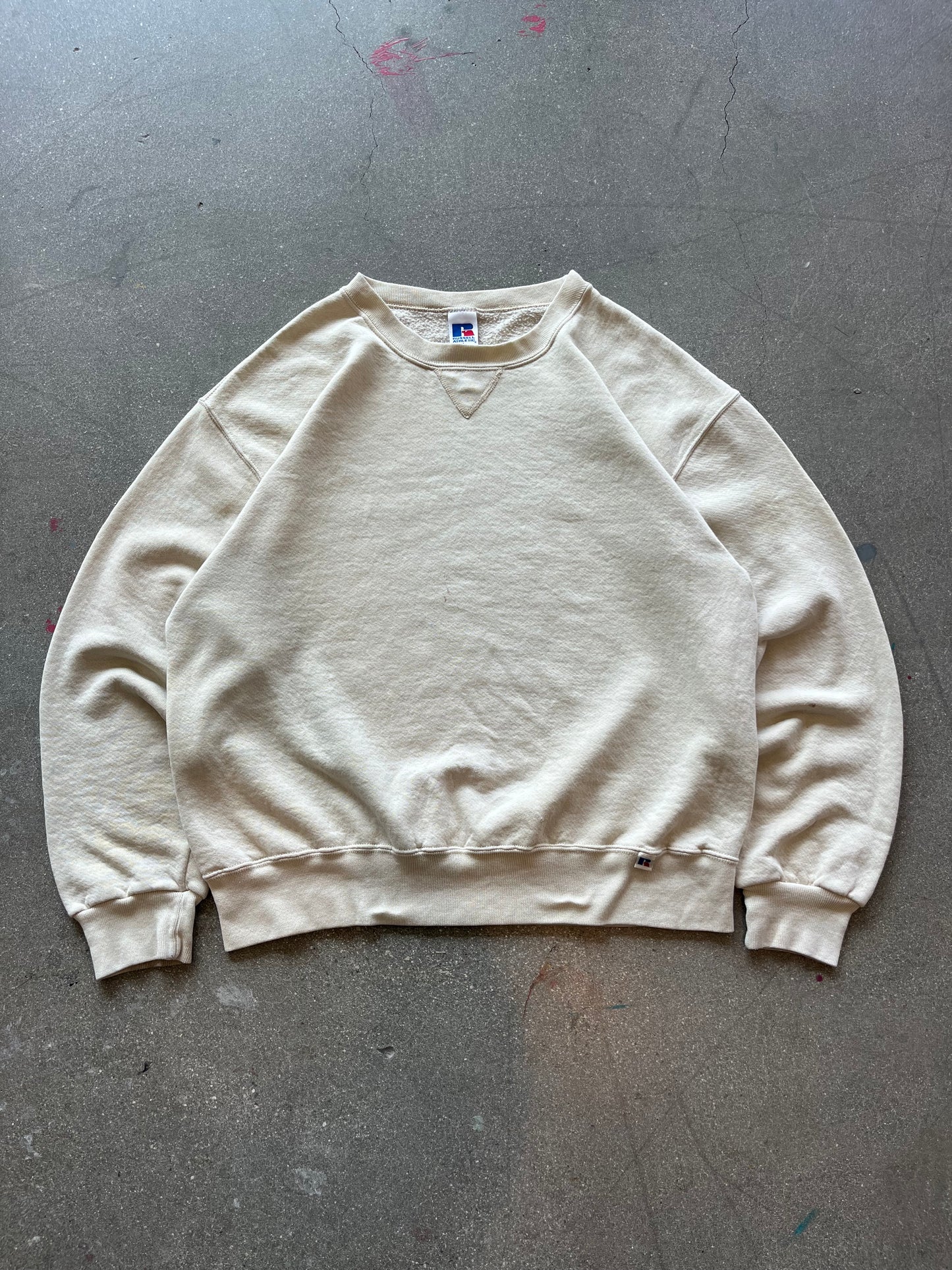 90’S ALMOND CREAM RUSSELL ATHLETIC CREWNECK - BOXY L