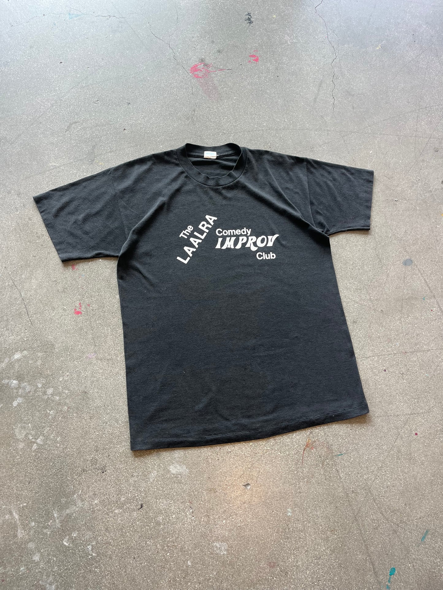 90’S FADED “LAALRA IMPROV CLUB” TEE - L