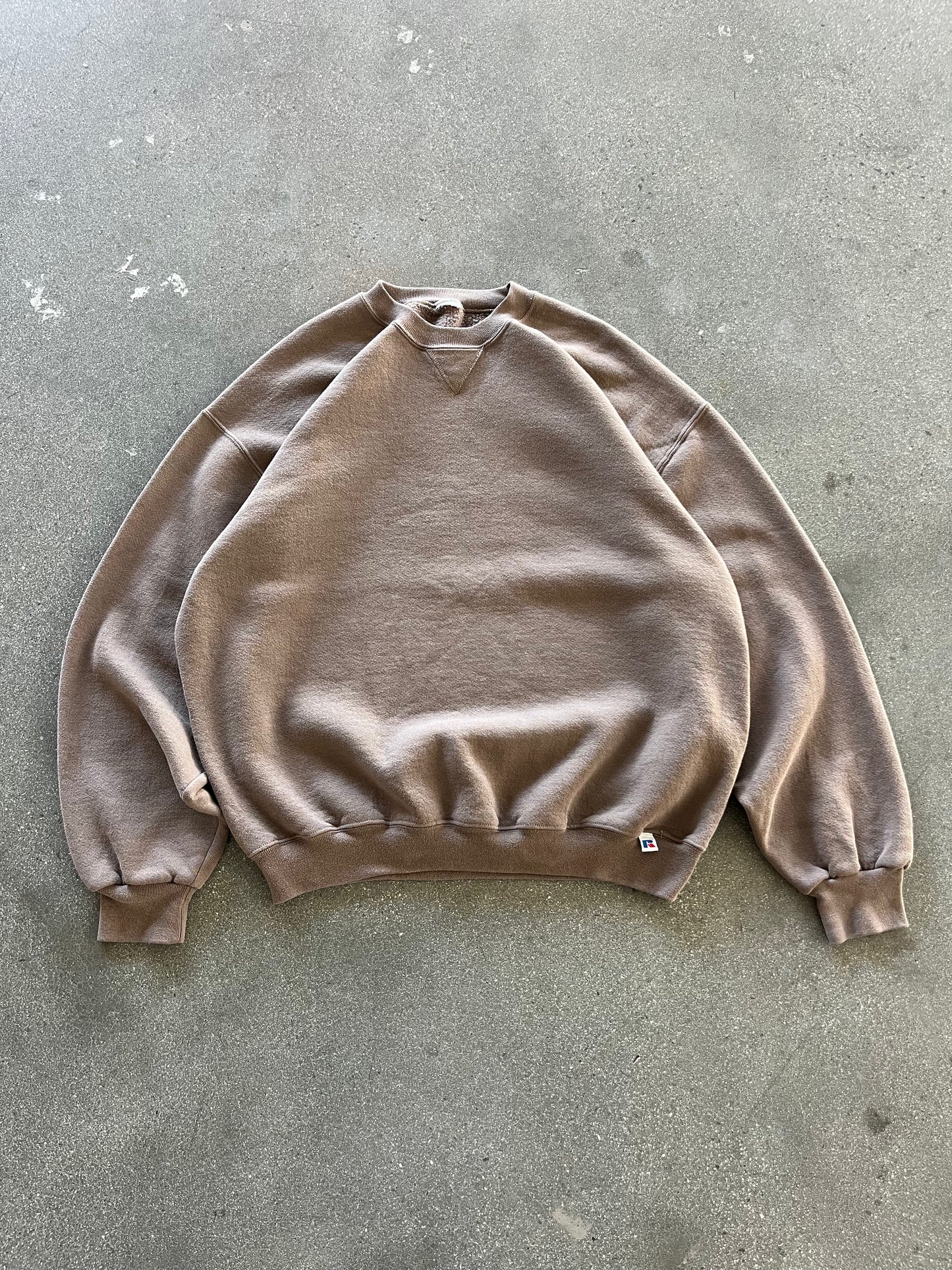 90’S CARAMEL BROWN RUSSELL CREWNECK - BOXY L