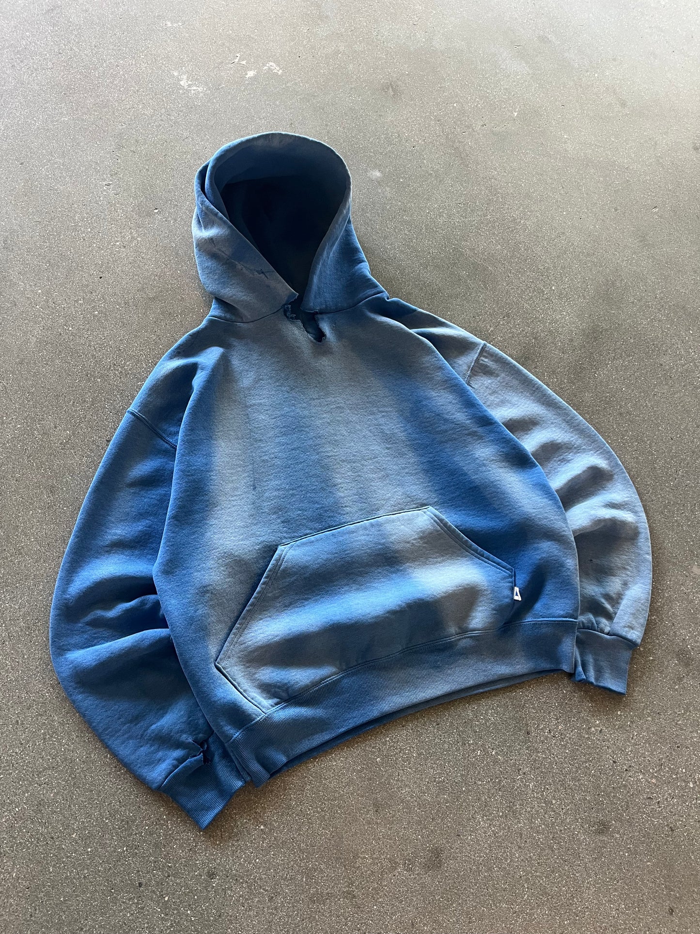90’S SUNFADED BLUE RUSSELL ATHLETIC HOODIE - BOXY M