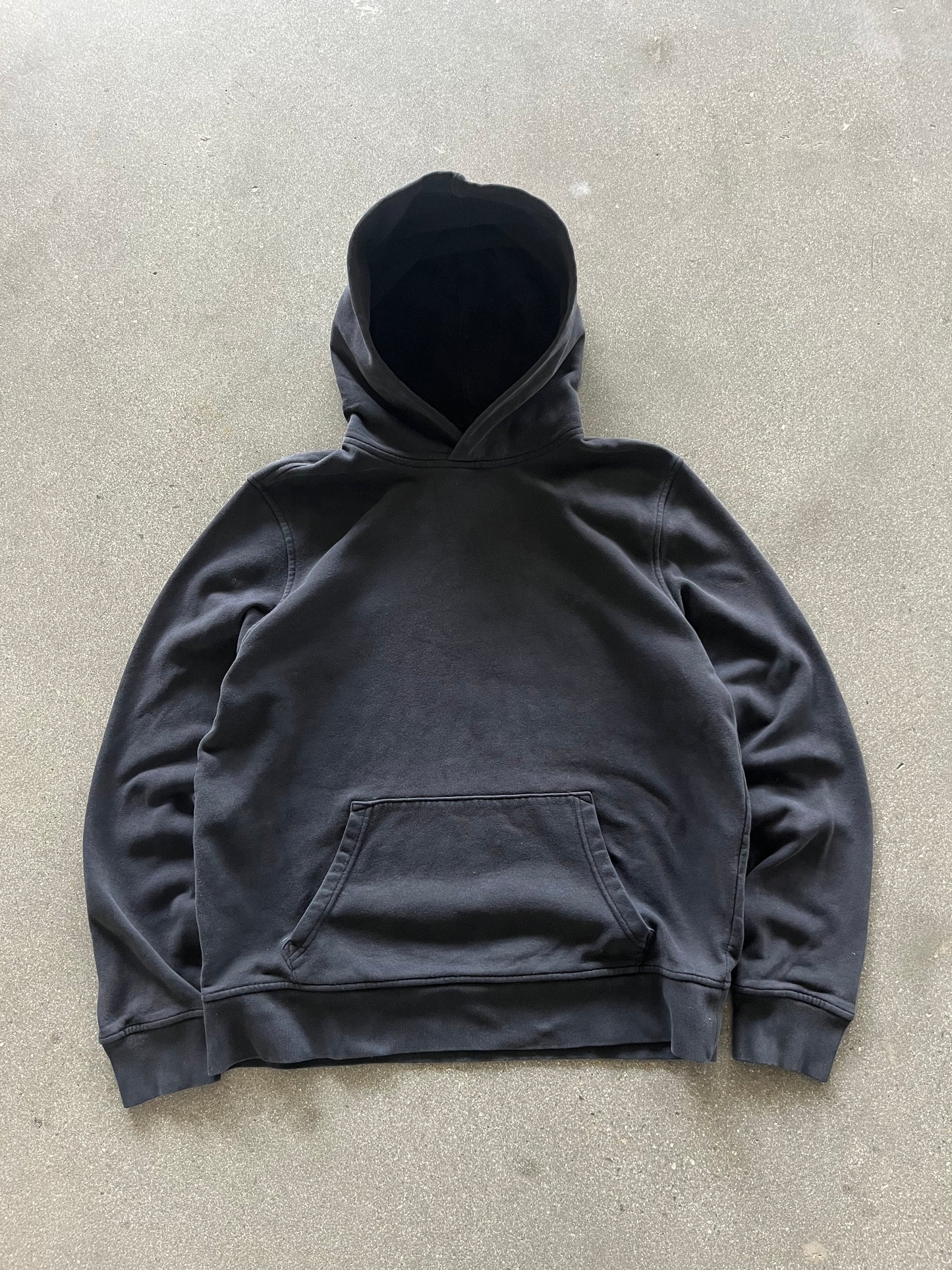 2000’S FADED JET BLACK GAP HOODIE - BOXY M