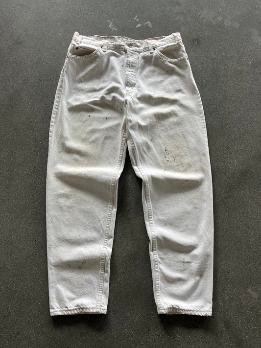 90’S WHITE PAINT SPLATTERED LEVI’S ORANGE TAB 550S - 36