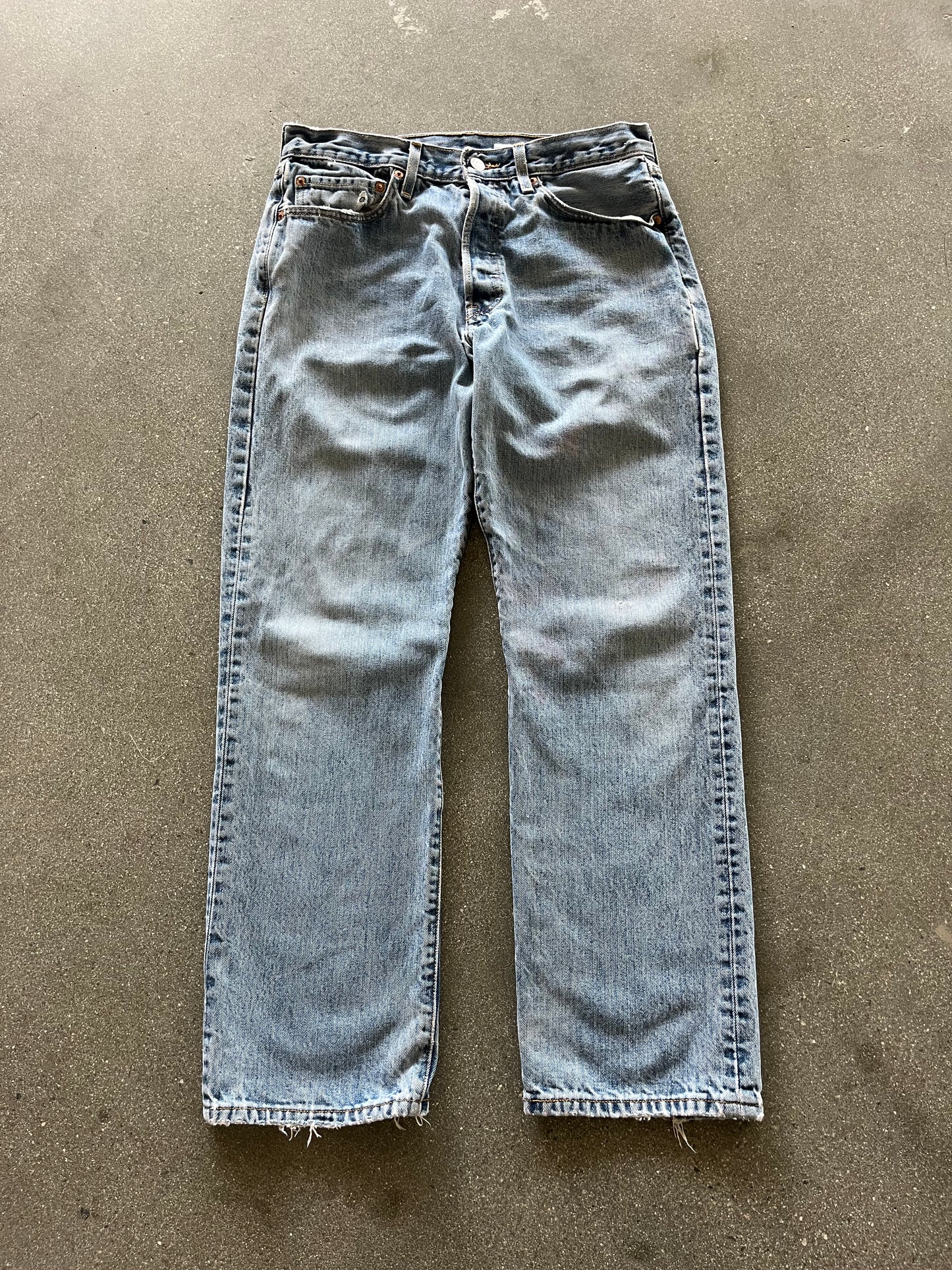 90’S LIGHT WASHED 501 LEVI’S - 32