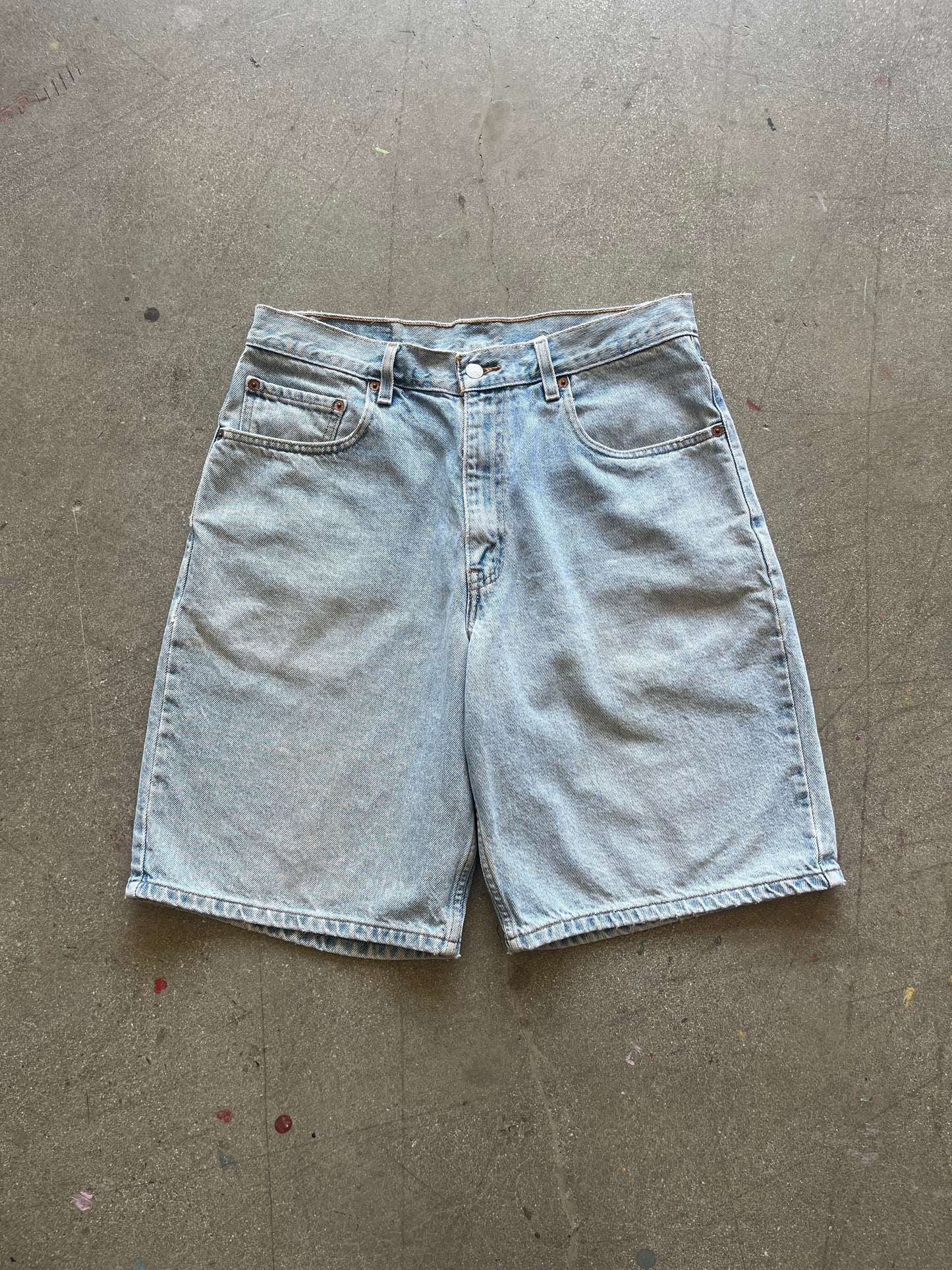 90’S LIGHTWASHED LEVI’S 560 JORTS - 33