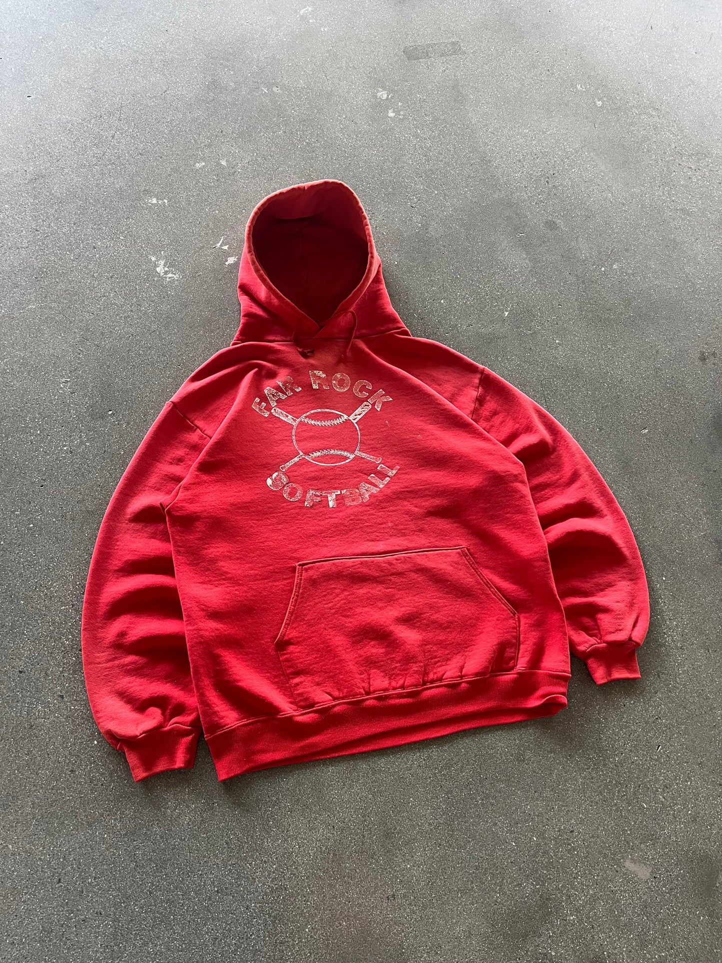 80’S SUNFADED RED “FAR ROCK SOFTBALL” RUSSELL HOODIE - M/L
