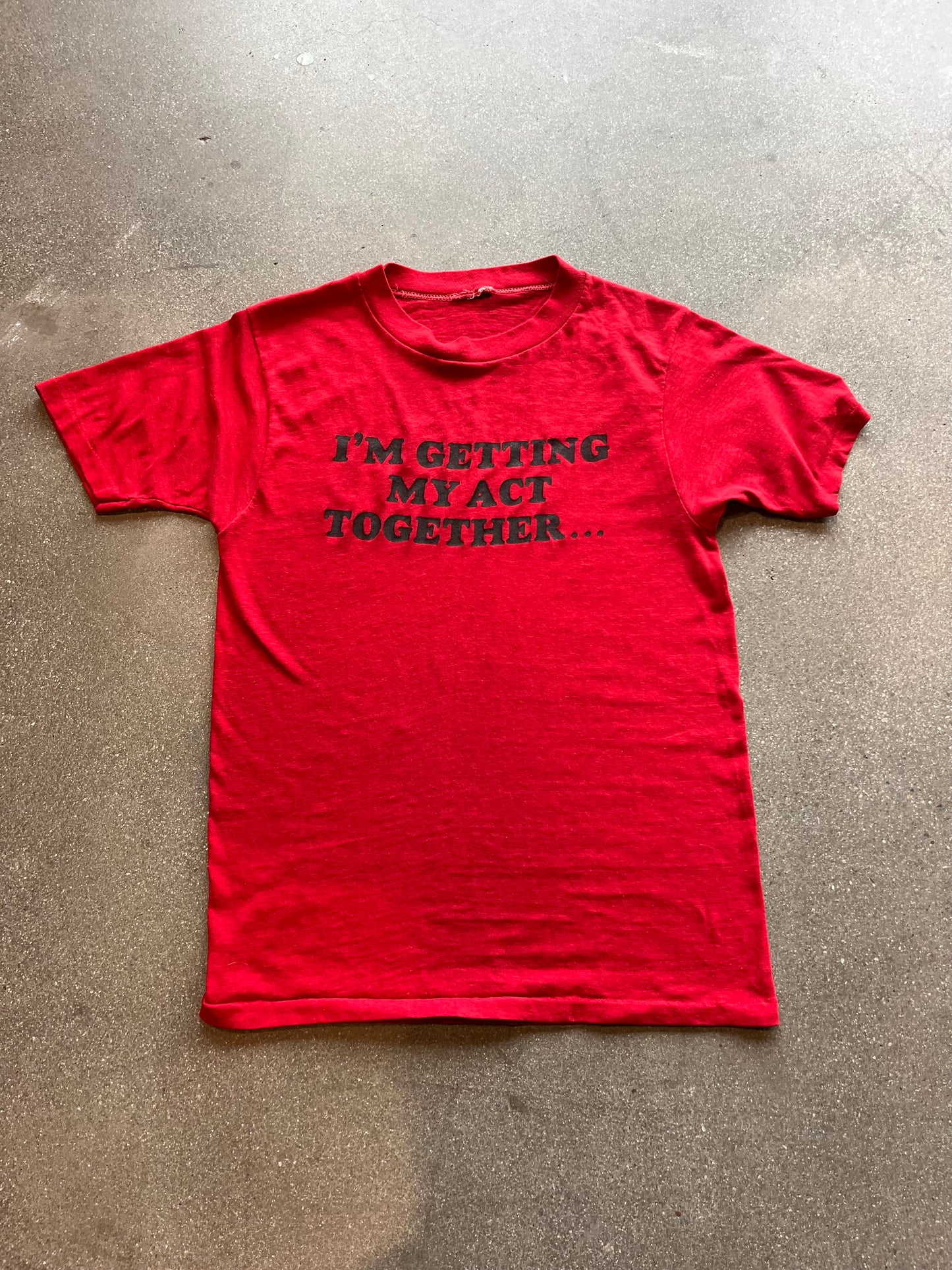 80’S RED “I’M GETTING MY ACT TOGETHER…” TEE - S