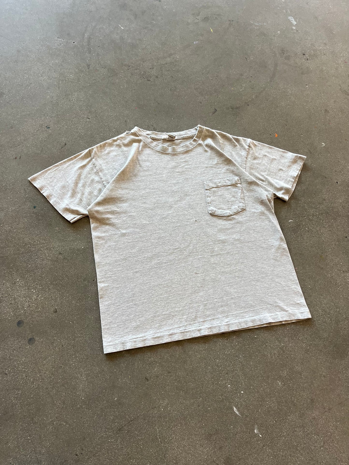 90’S DISTRESSED HEATHER GRAY GAP POCKET TEE - BOXY M
