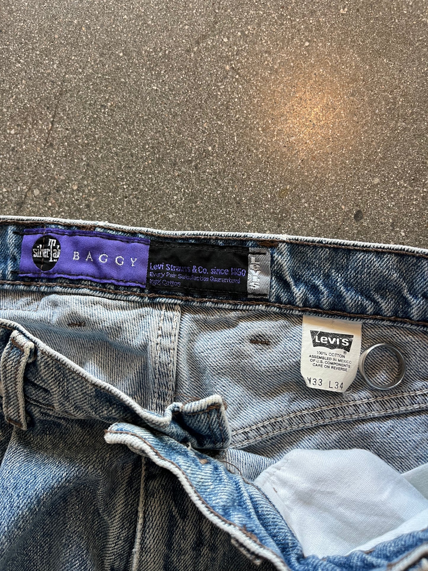 90’S “BAGGY” LEVI’S SILVERTABS - 33