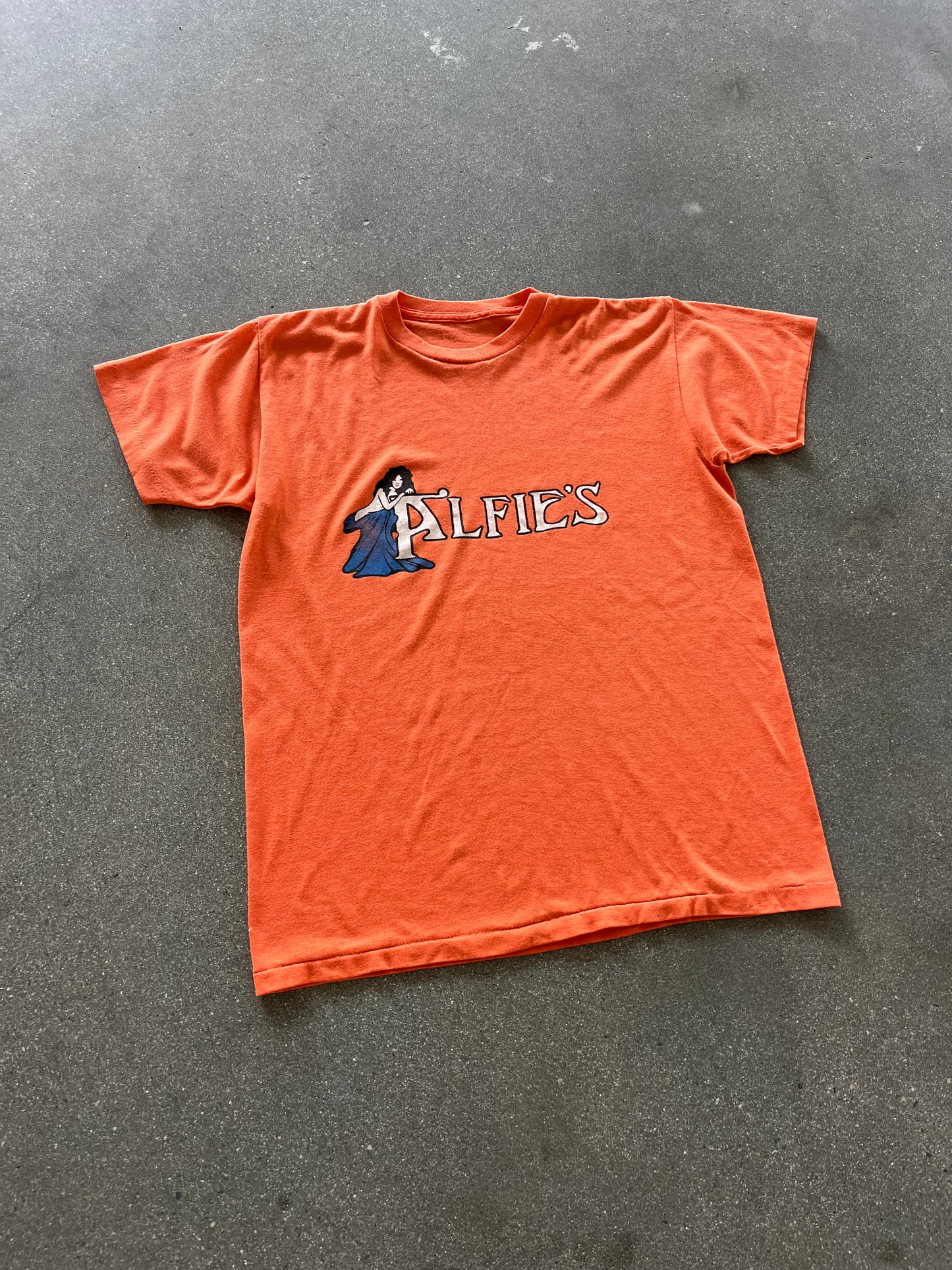90’S TANGERINE “ALFIES” RESTAURANT TEE - M/L