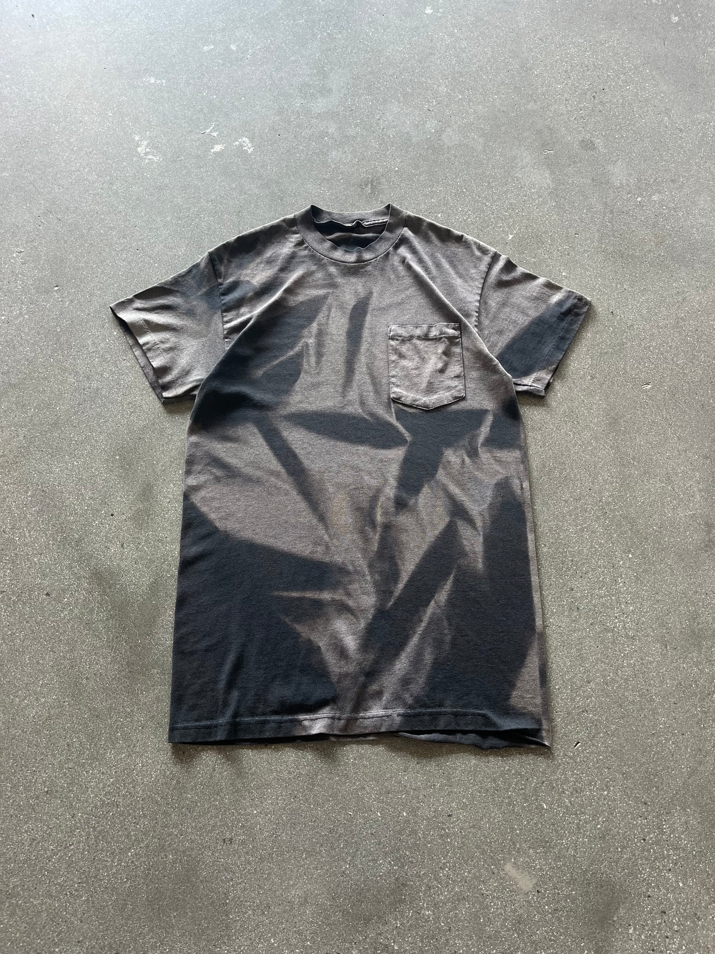 90’S SUNFADED BLACK/CHARCOAL SELVEDGE POCKET TEE - M