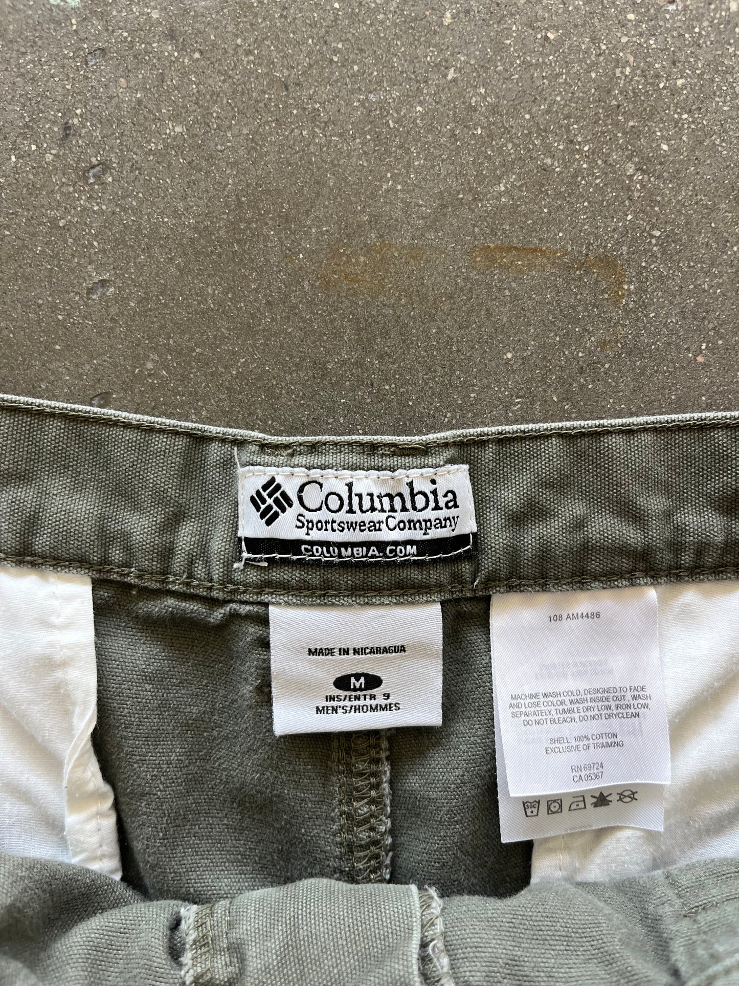 2000’S OLIVE COLUMBIA CARGO HIKING SHORTS - 33