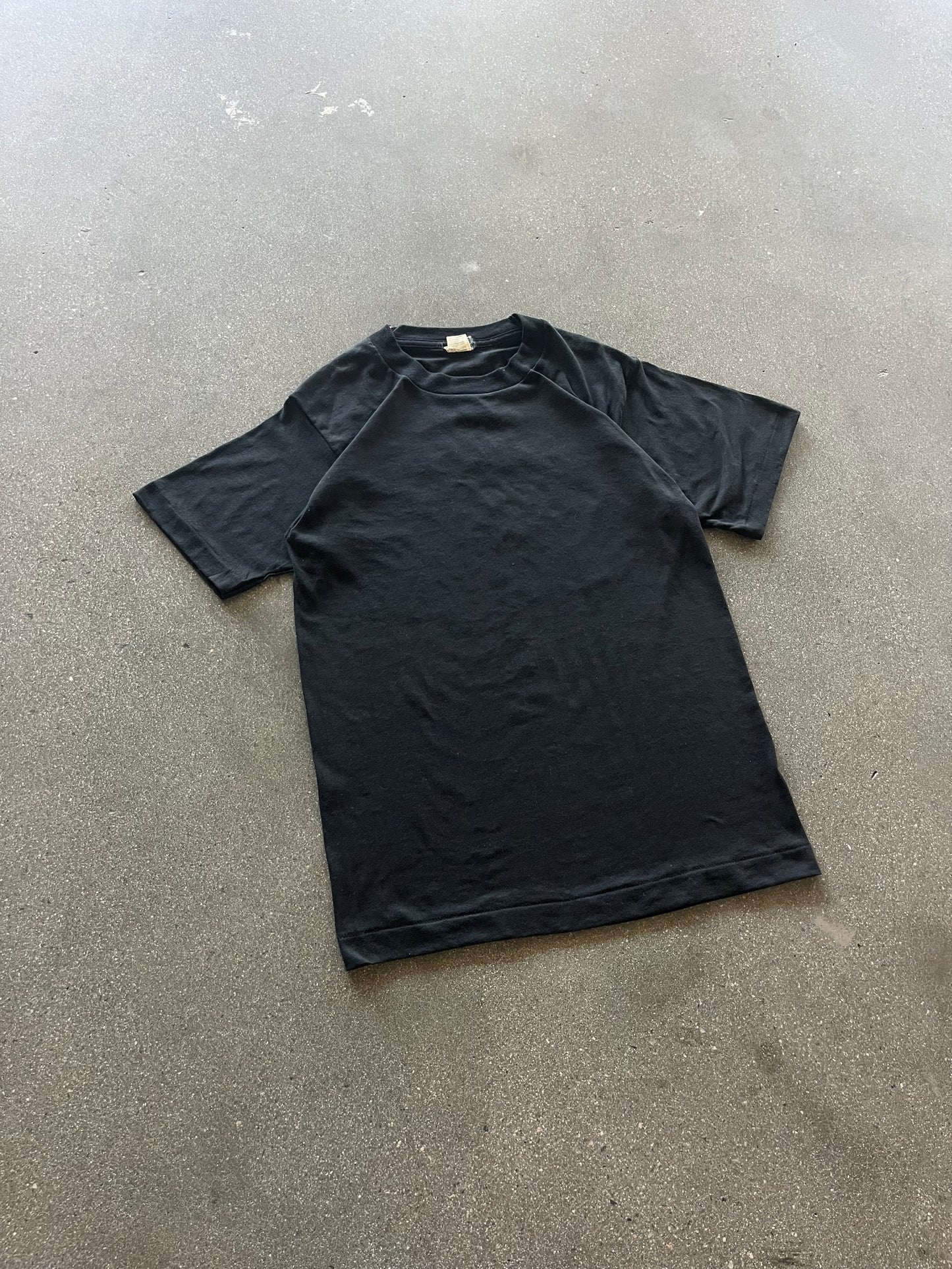 90’S BLACK BLANK TEE - S