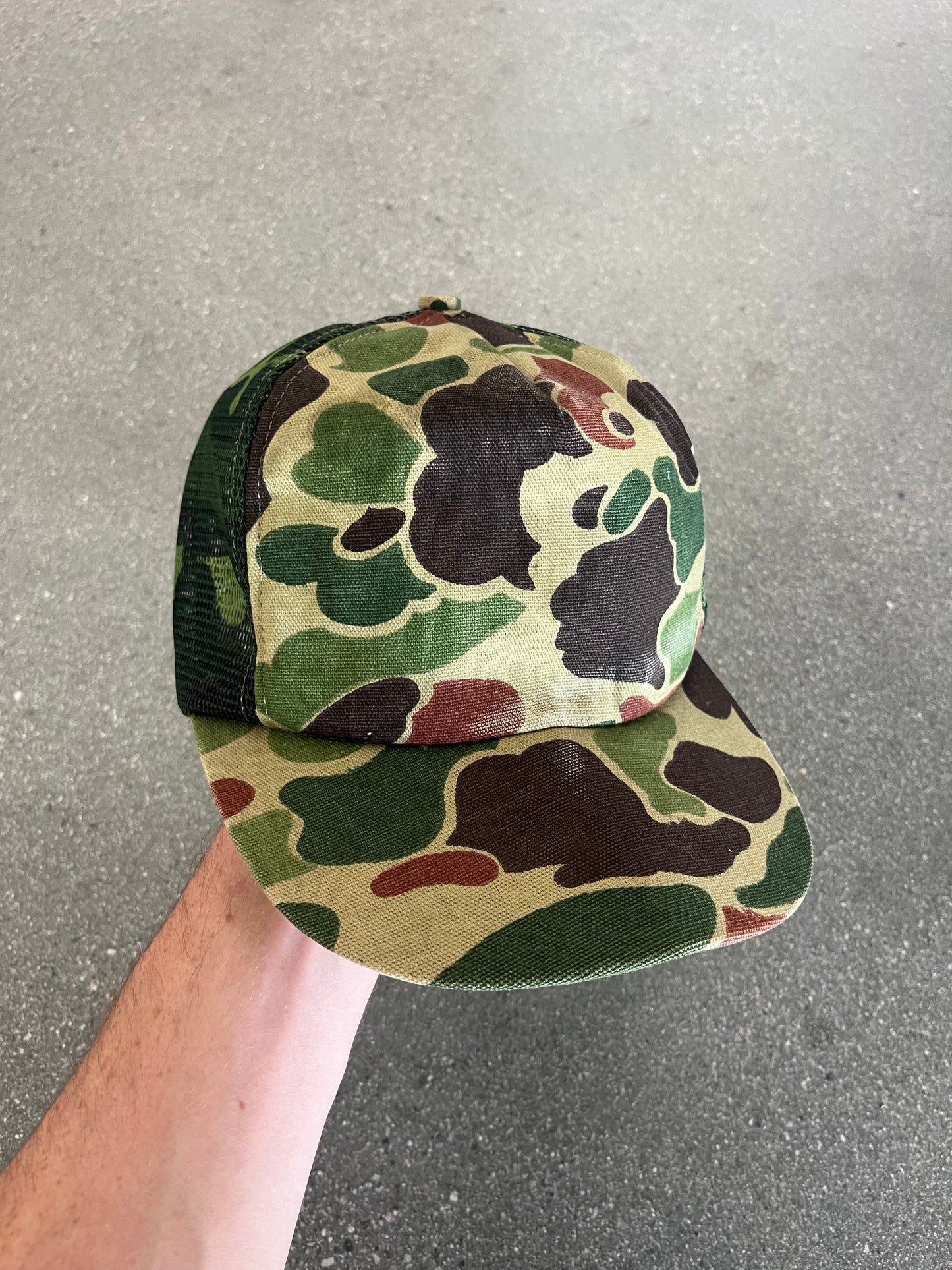 90’S ARMY CAMO TRUCKER HAT - ONE SIZE