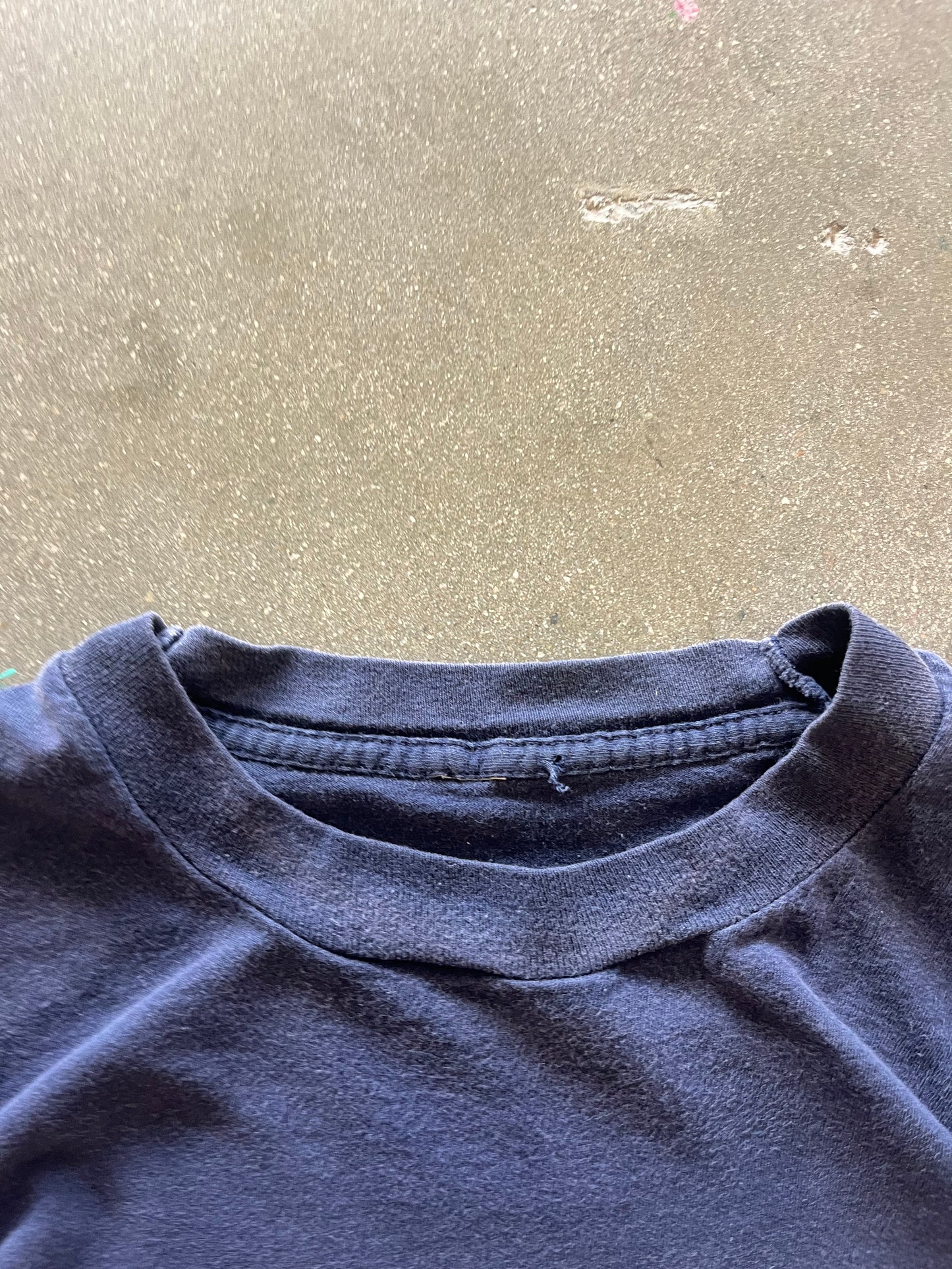 90’S FADED NAVY POCKET TEE - L/XL