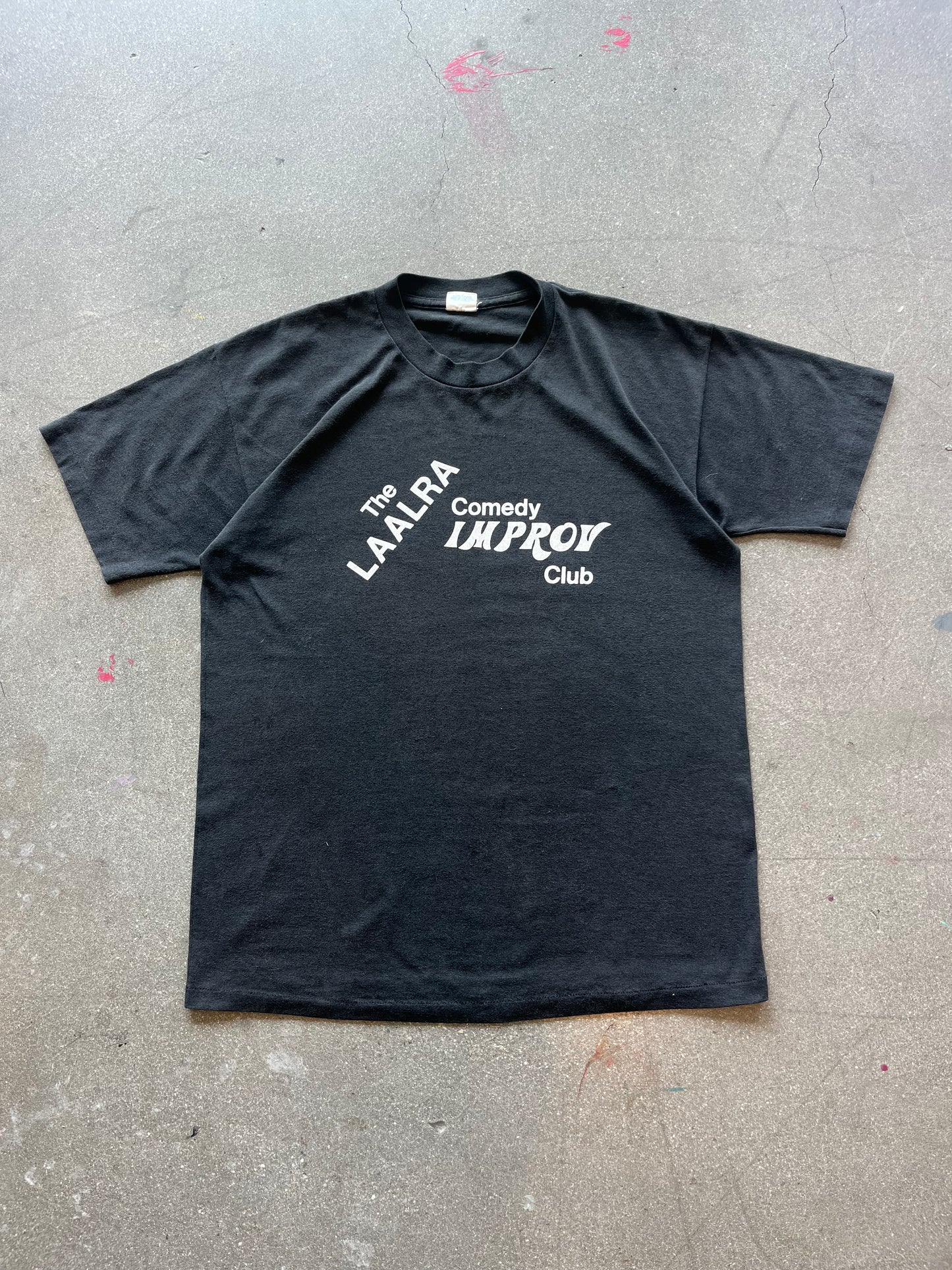 90’S FADED “LAALRA IMPROV CLUB” TEE - L