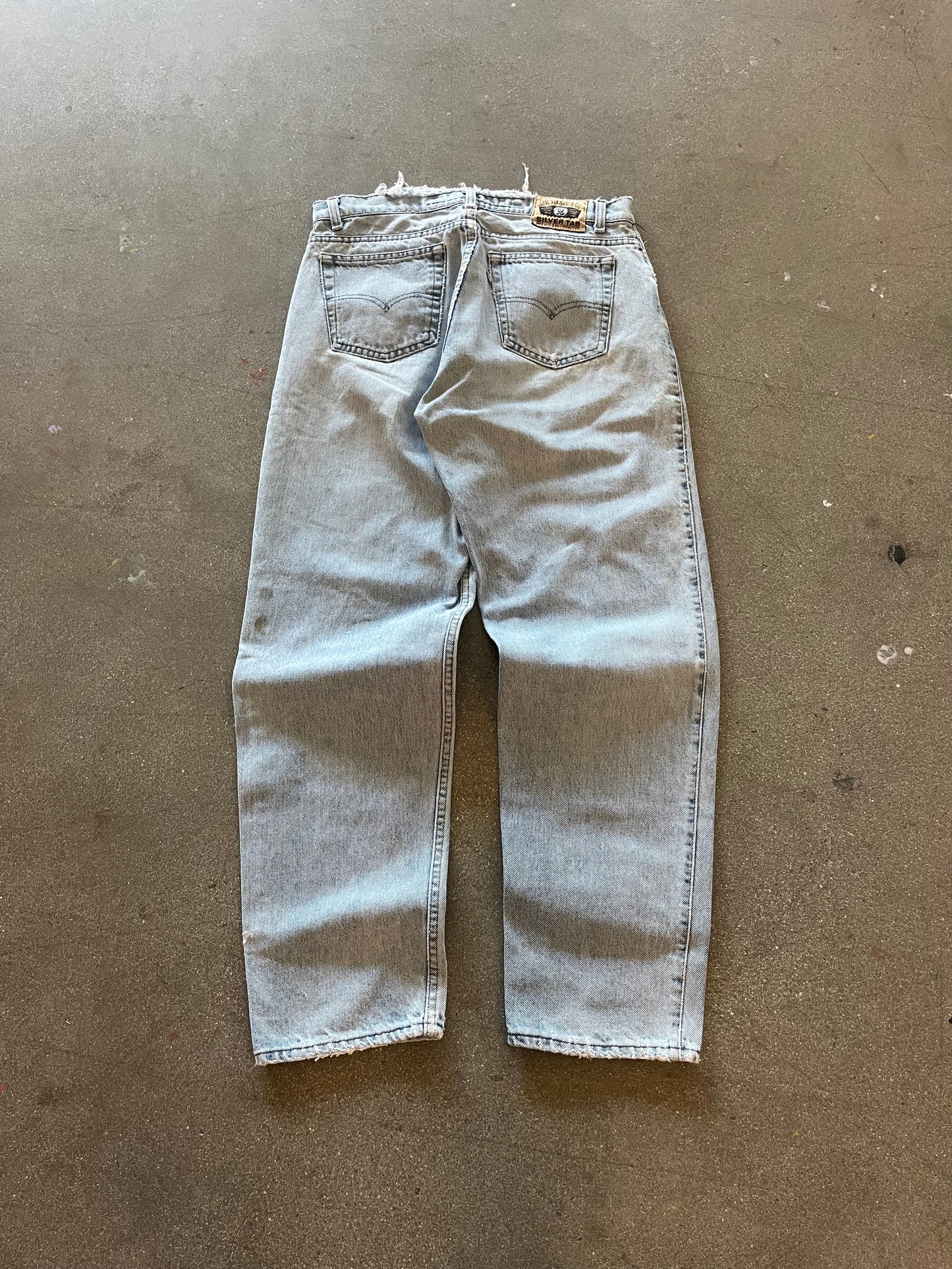 90’S DISTRESSED LIGHTWASH LEVI’S SILVERTABS - 32