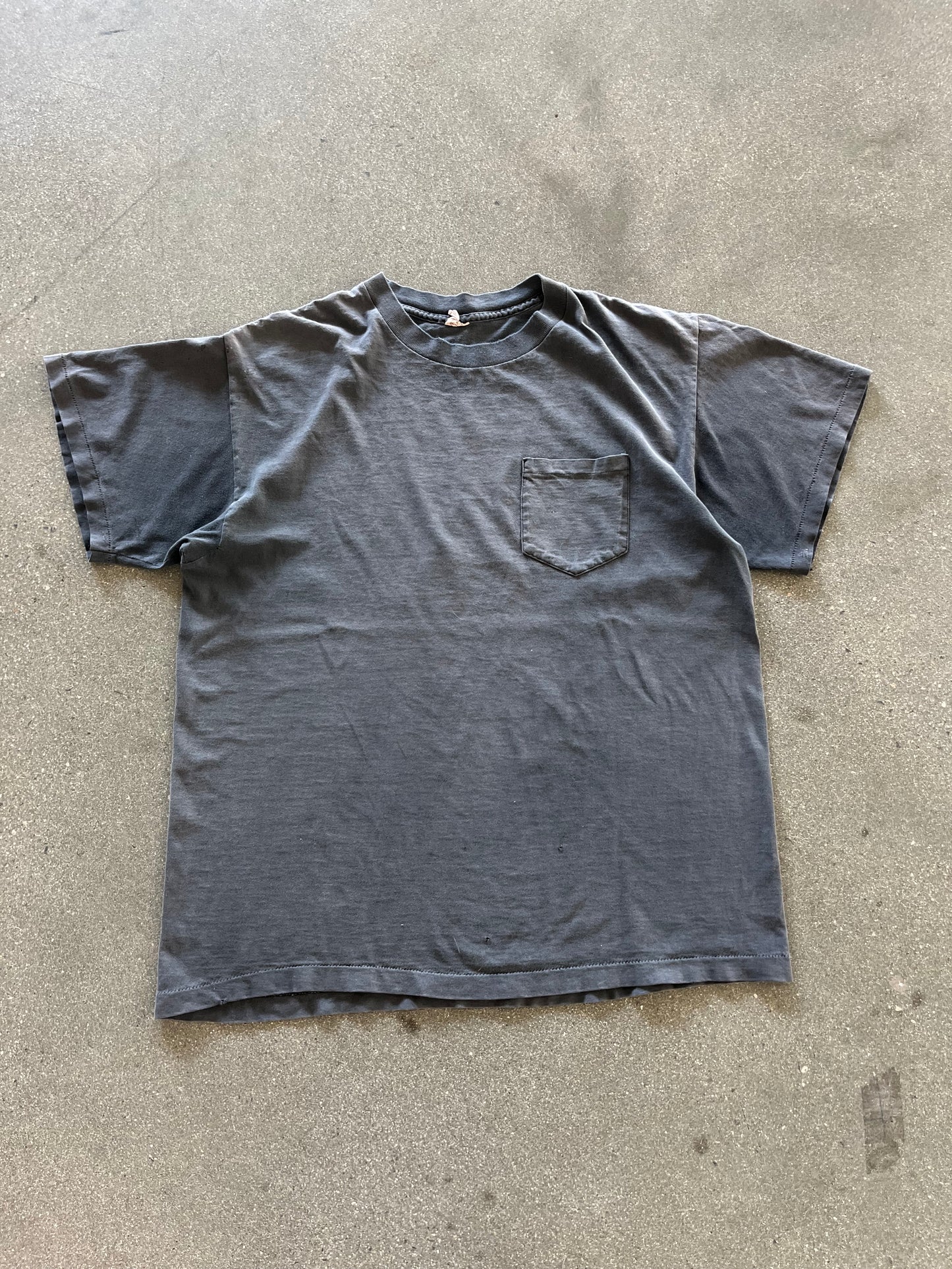 90’S CHARCOAL POCKET TEE - XL