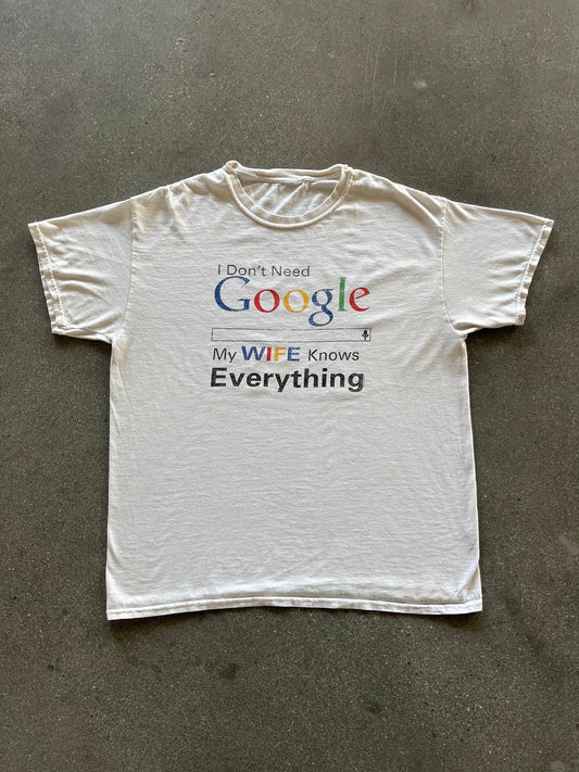 2000’S “I DONT NEED GOOGLE” TEE - L