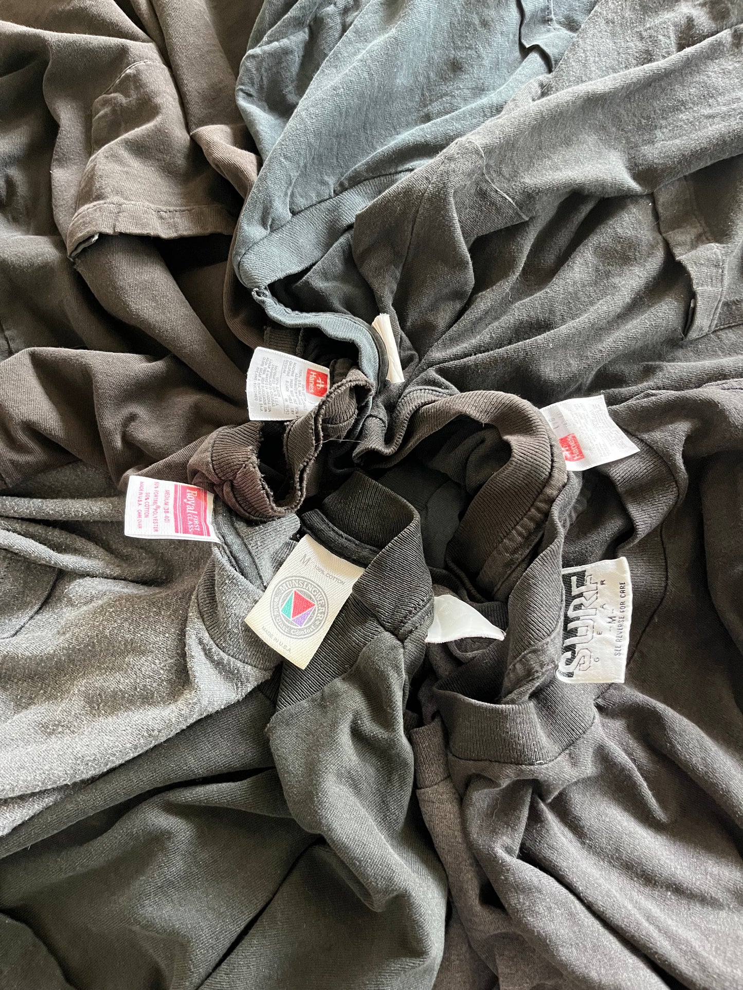 90’S V2 BLACK & CHARCOAL POCKET TEE - 2 PACK