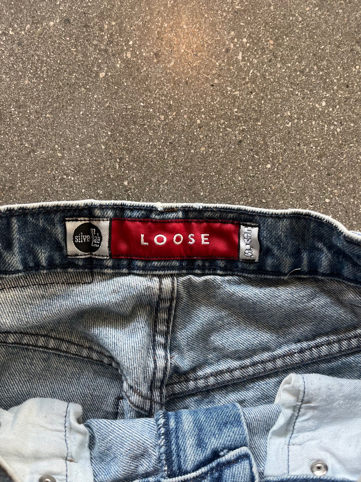 90’S “LOOSE” LEVI’S SILVERTABS - 30