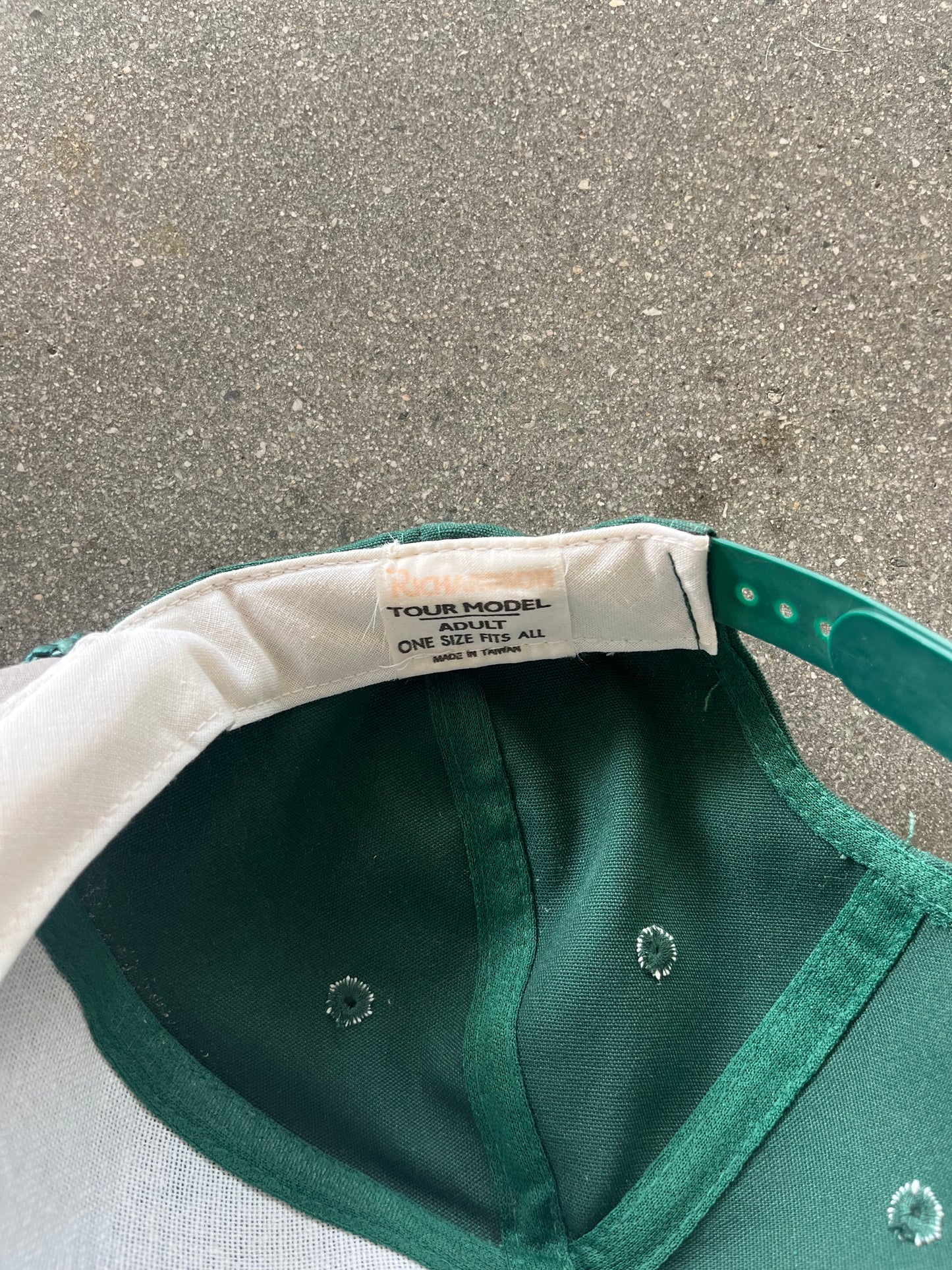 90’S FOREST GREEN “SUNTREE VILLAGE” HAT - ONE SIZE